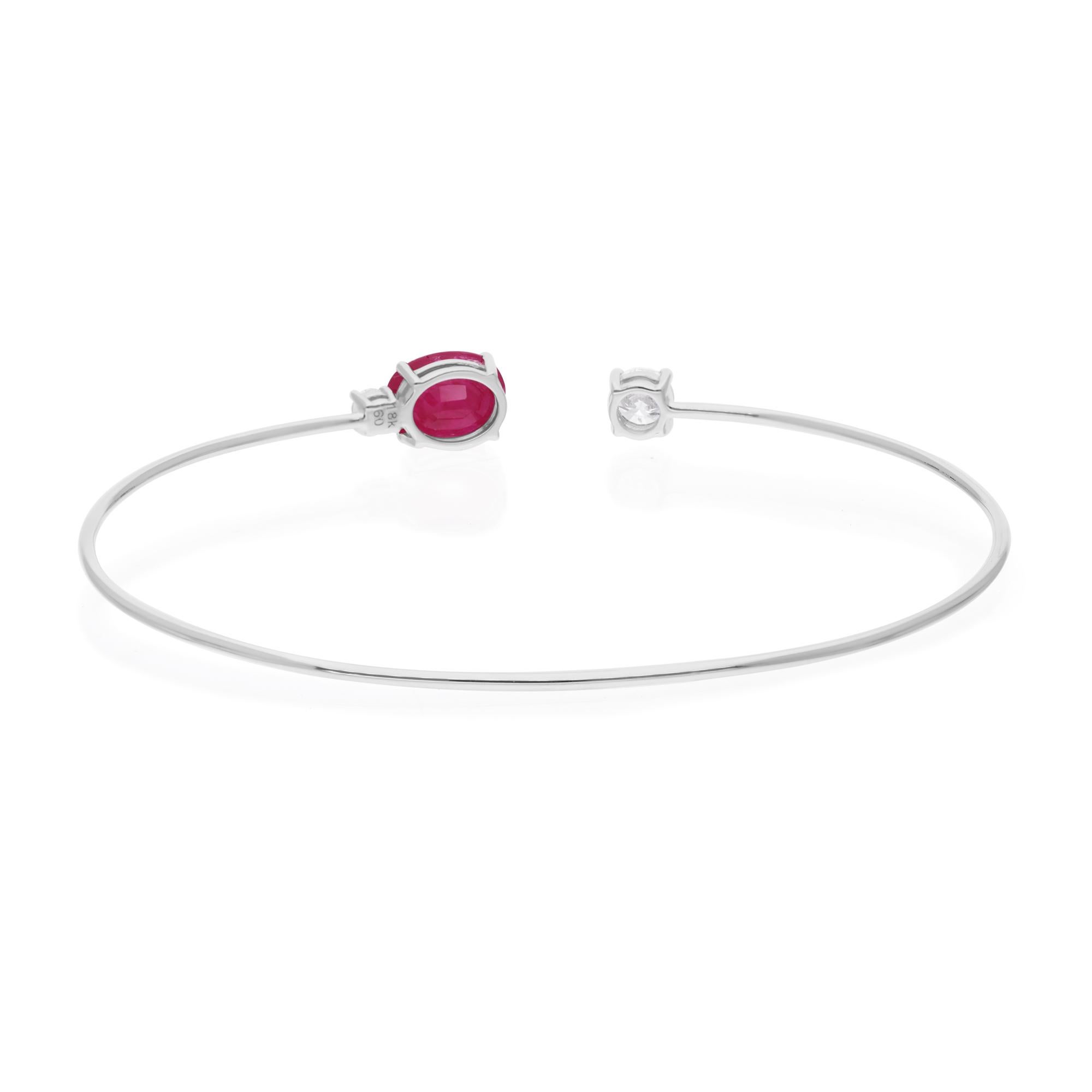 Donna Bracciale ovale con gemma di rubino Bracciale aperto con diamante Gioielli in oro bianco 18 carati in vendita