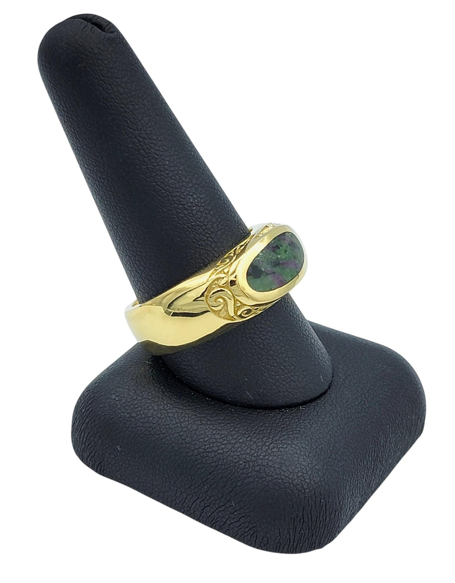 Bague ornée d'incrustations de rubis en zoisite en or jaune 18 carats en vente 4