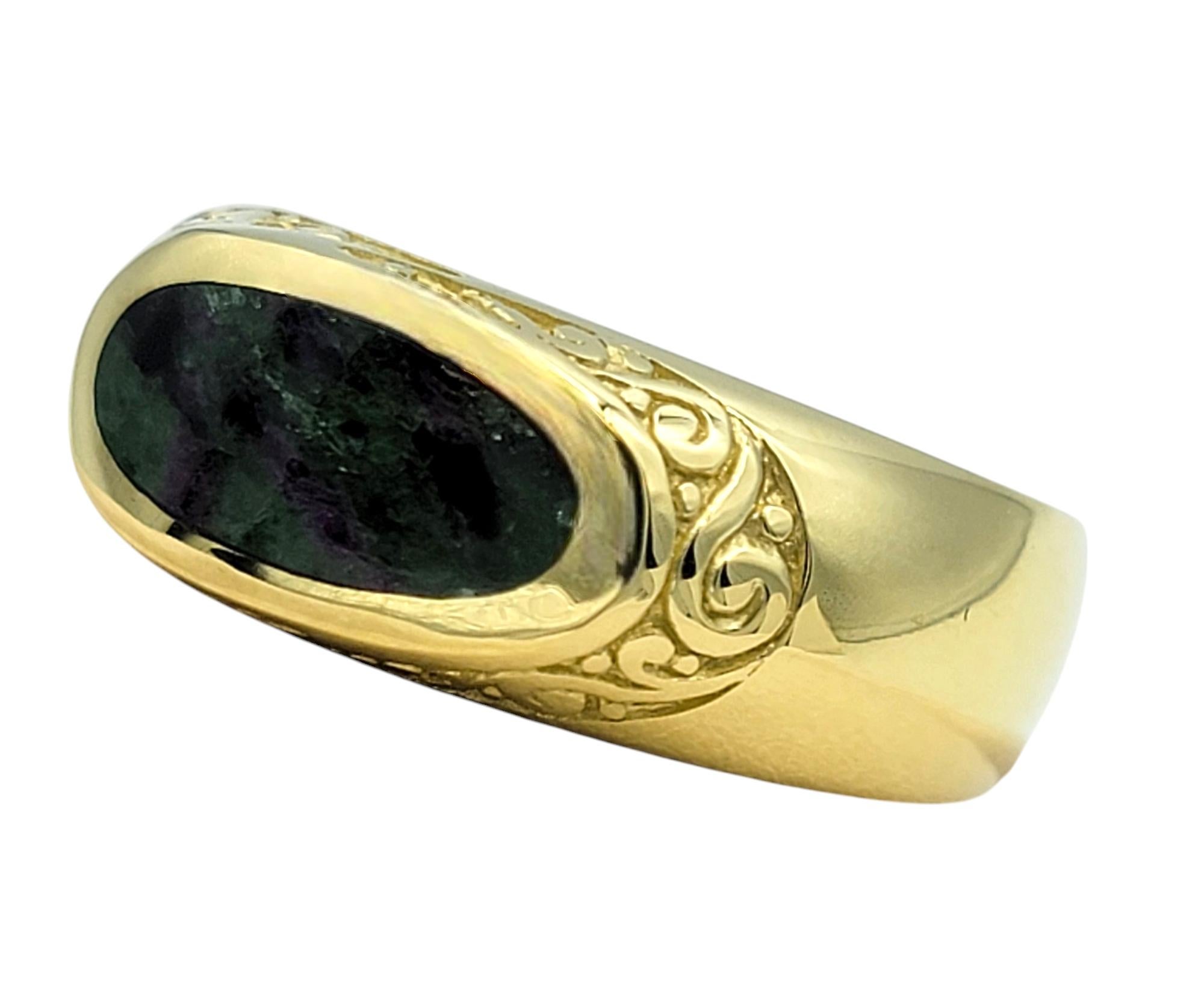 Taille ovale Bague ornée d'incrustations de rubis en zoisite en or jaune 18 carats en vente