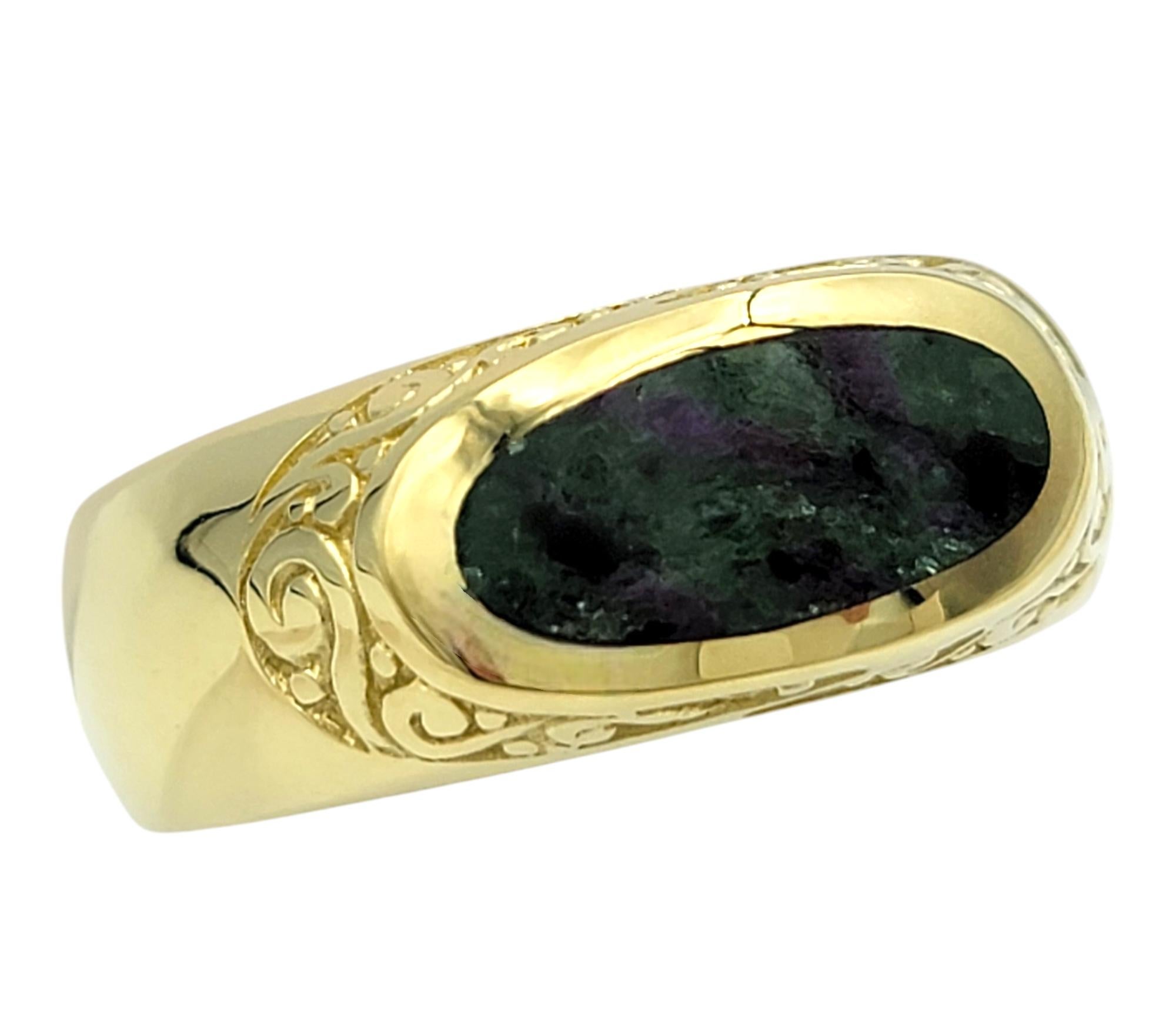 Bague ornée d'incrustations de rubis en zoisite en or jaune 18 carats Bon état - En vente à Scottsdale, AZ