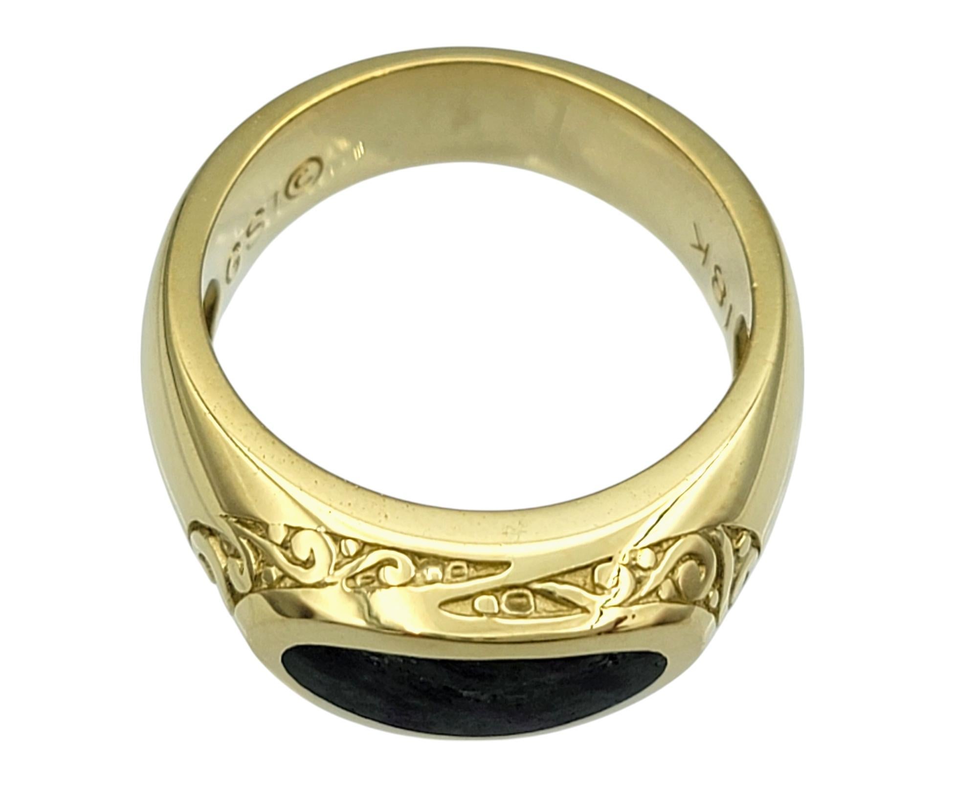 Bague ornée d'incrustations de rubis en zoisite en or jaune 18 carats Unisexe en vente