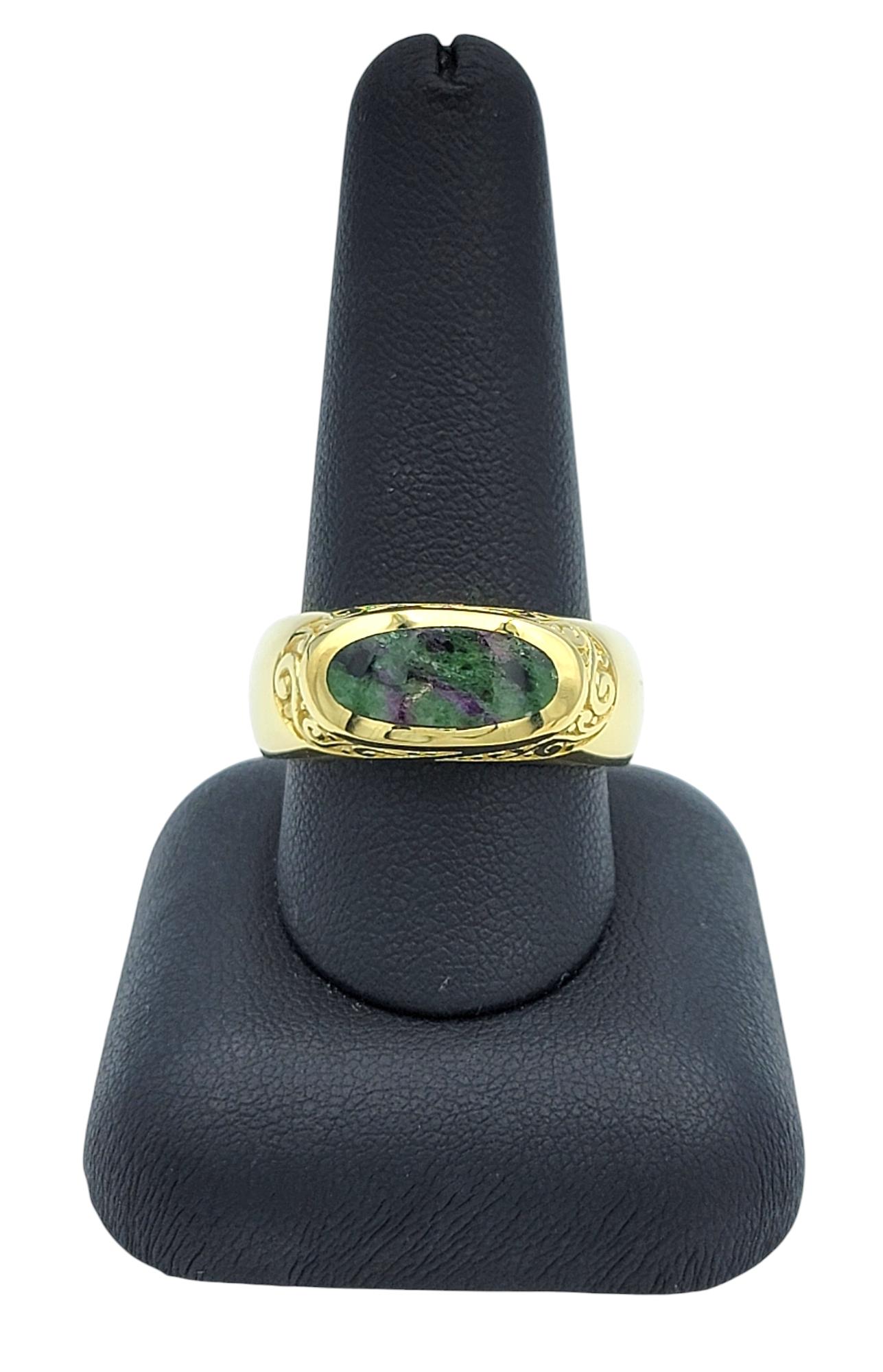 Bague ornée d'incrustations de rubis en zoisite en or jaune 18 carats en vente 3