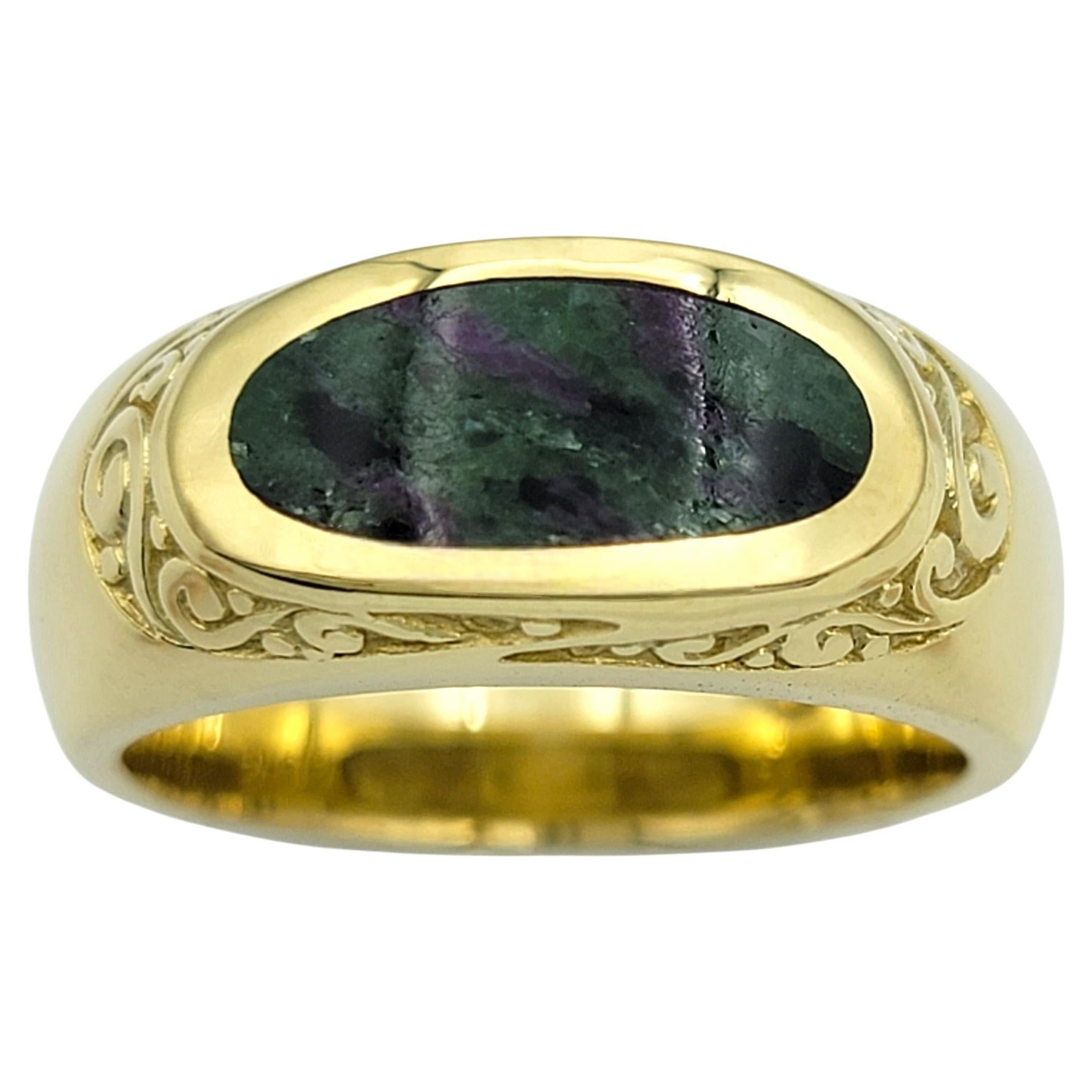 Bague ornée d'incrustations de rubis en zoisite en or jaune 18 carats en vente