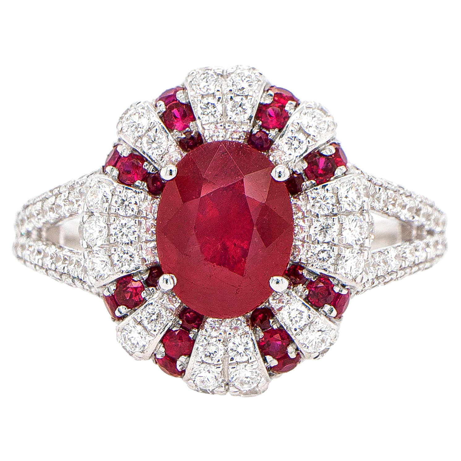 Bague en or blanc 18 carats sertie d'un rubis ovale de 2,04 carats et de diamants de 0,92 carat