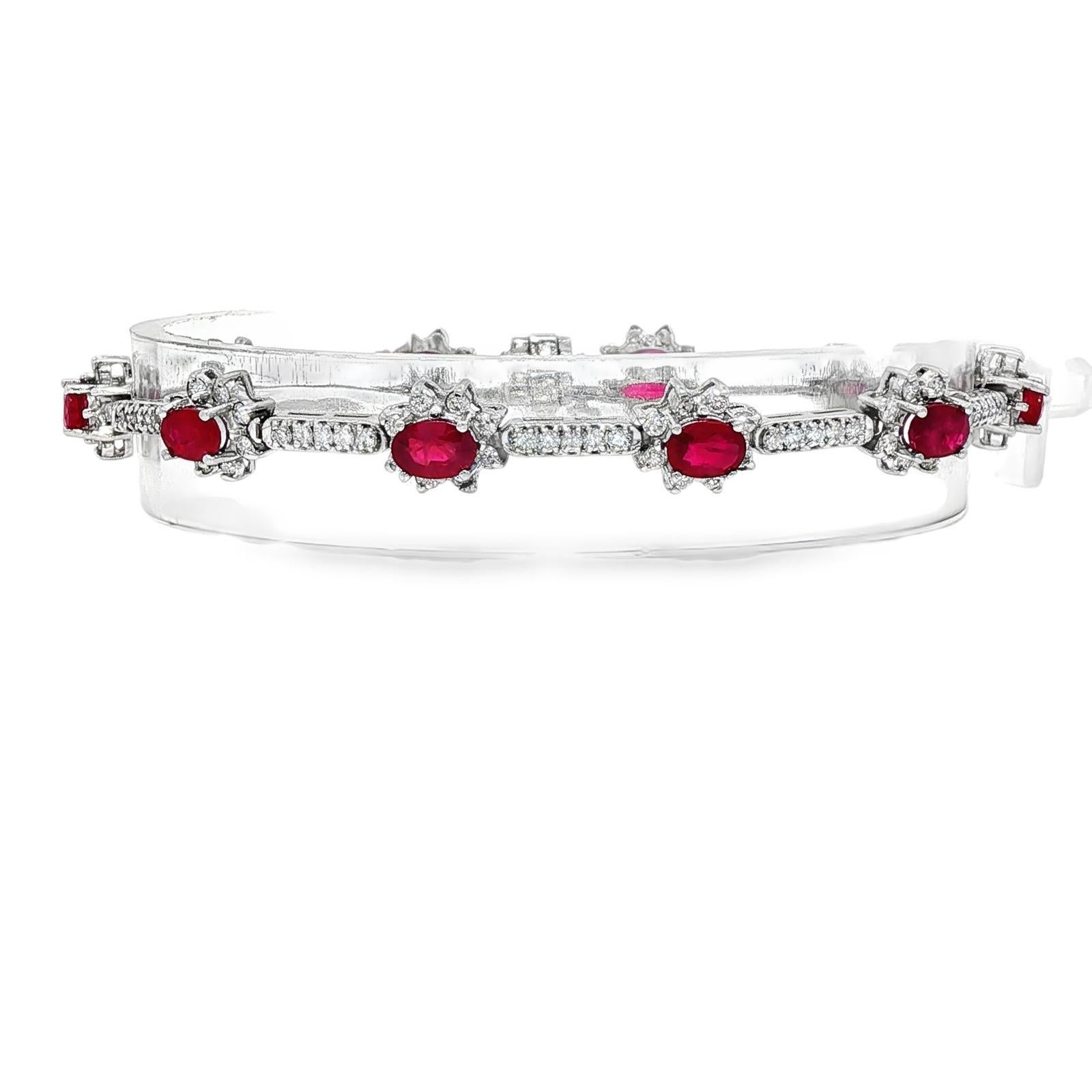 Bracelet à maillons en or blanc 14 carats avec rubis ovale et diamant rond taillé en brillant Excellent état - En vente à Boca Raton, FL