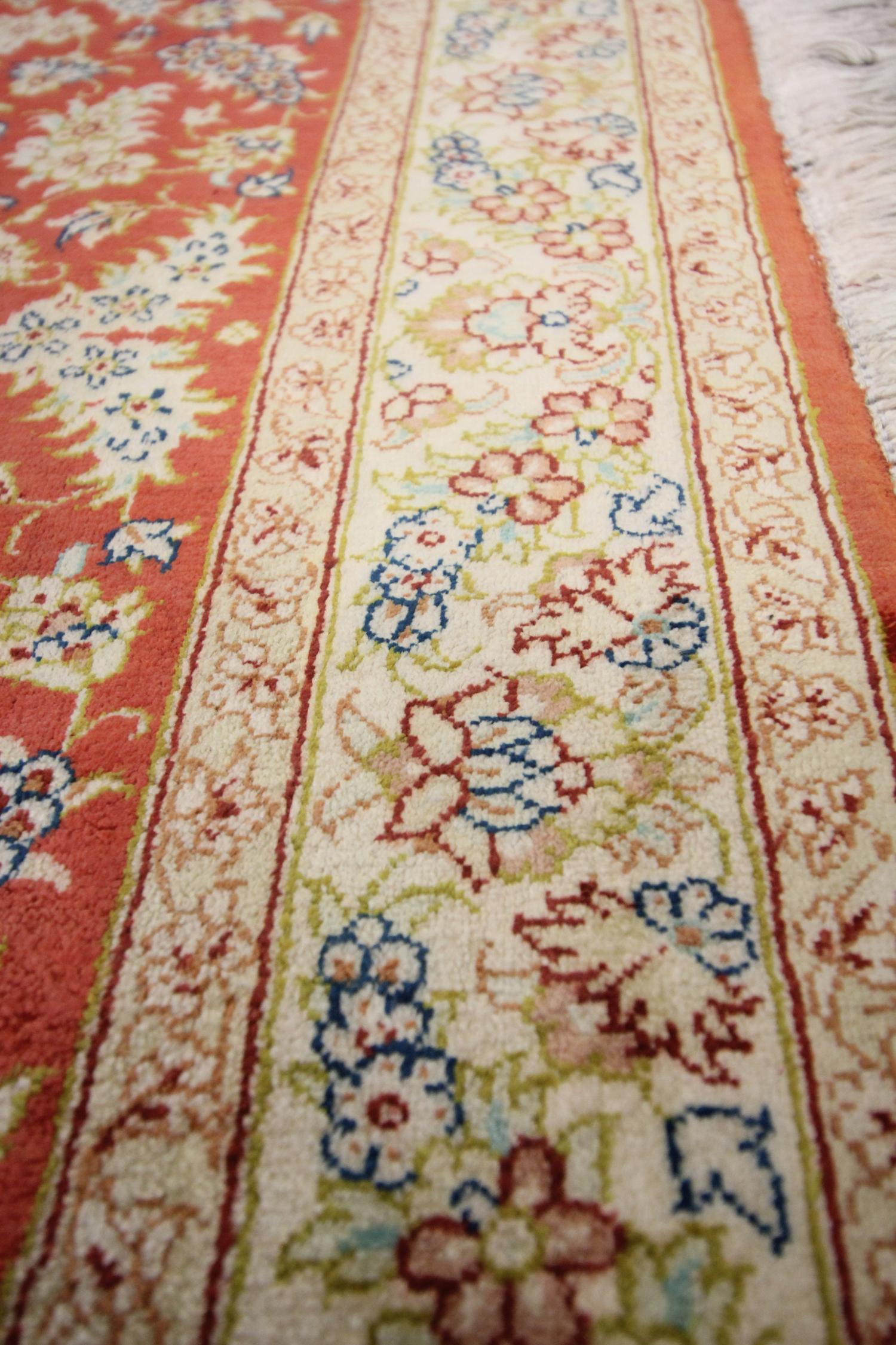 Ovaler handgefertigter türkischer Teppich aus reiner Seide, orientalischer roter Wollteppich im Angebot 1