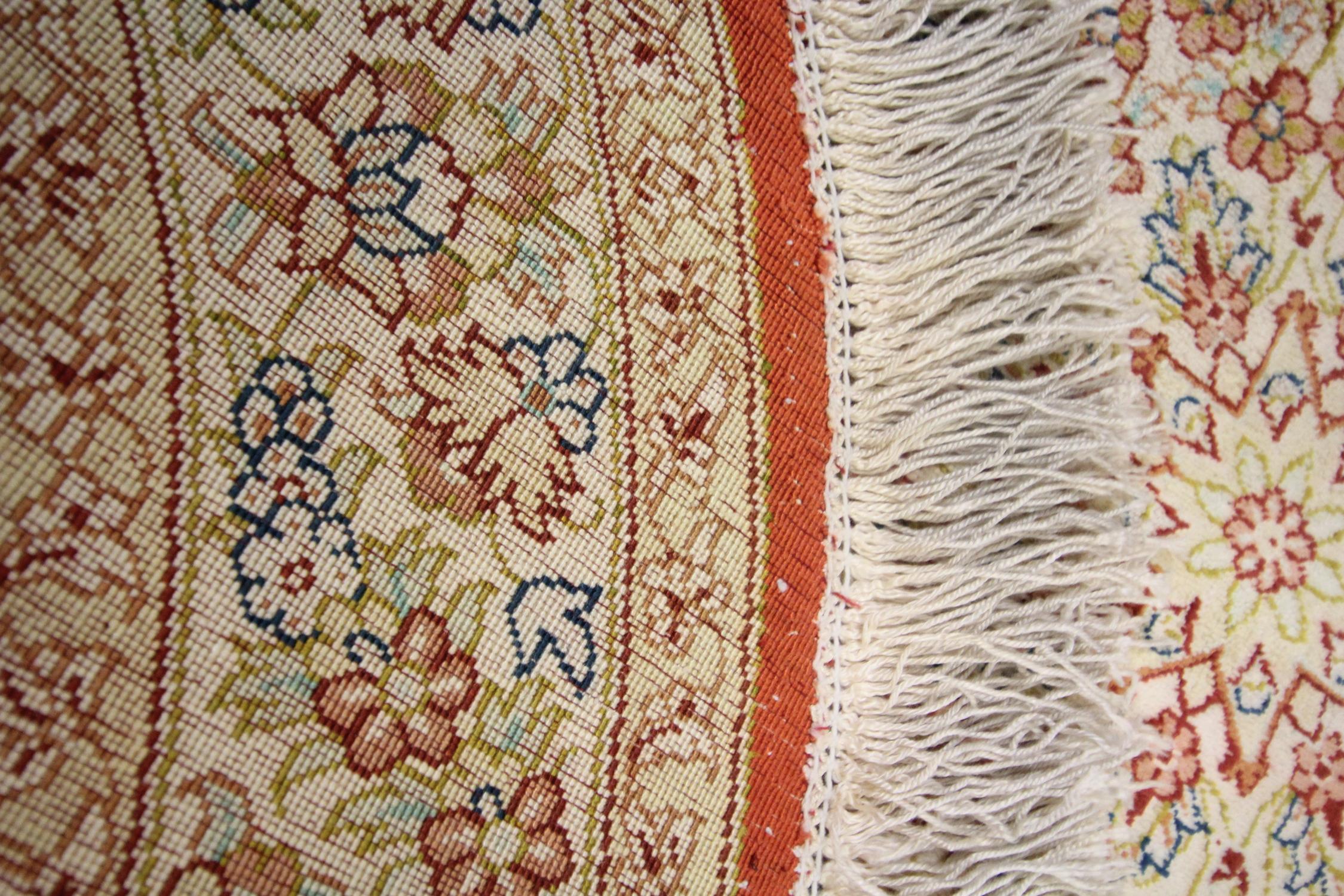 Ovaler handgefertigter türkischer Teppich aus reiner Seide, orientalischer roter Wollteppich im Angebot 2