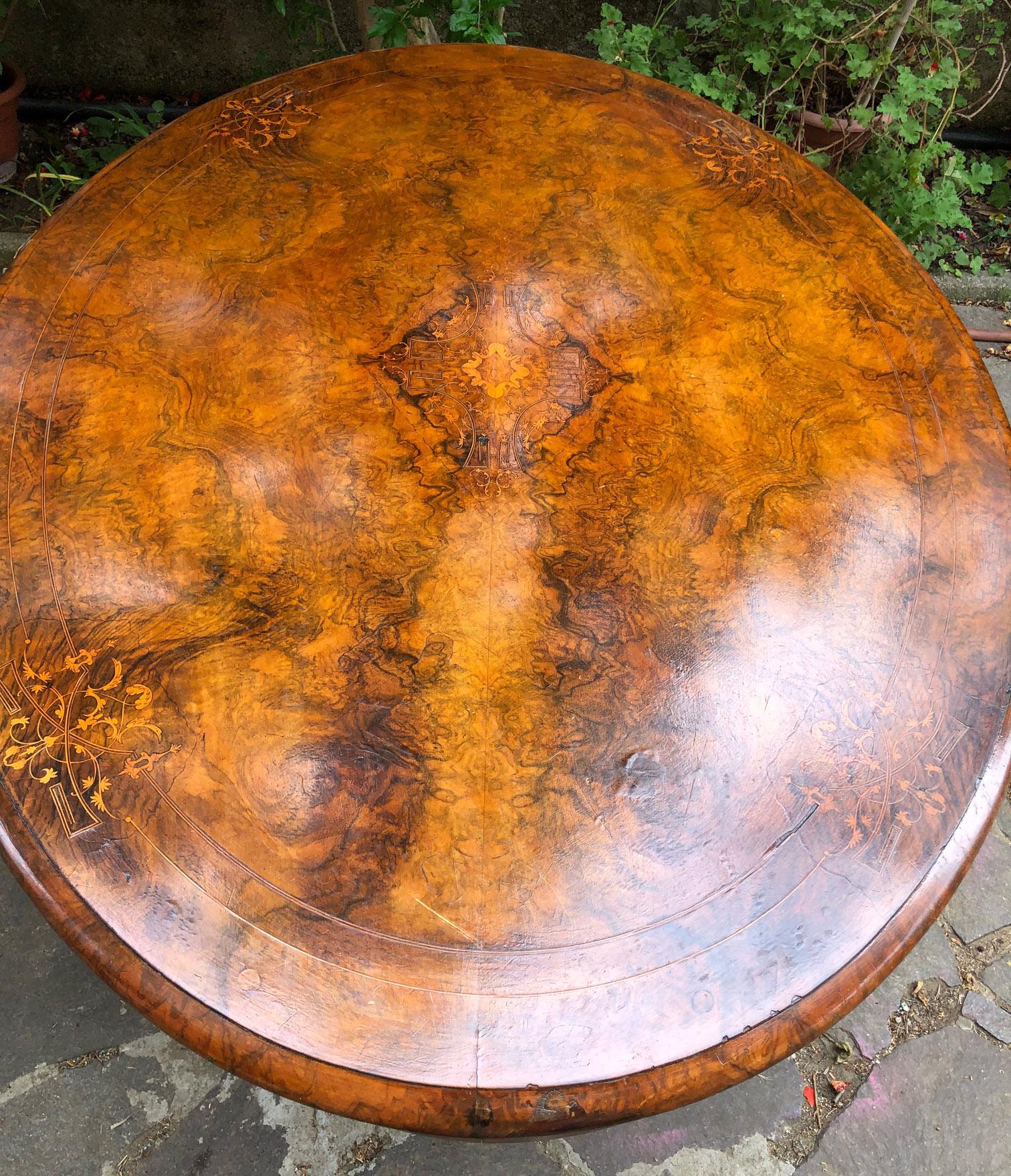 20th Italian Oval Sail Table in Briar Root Walnut, Inlaid Top, Solid Wood Legs In Good Condition For Sale In Buggiano, IT