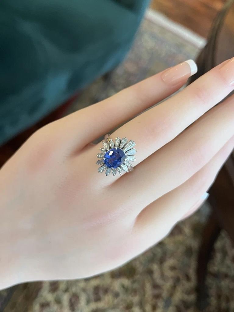 Oval Sapphire 2.12 carat and Diamond Ring in Platinum

Oval Sapphire and Diamond Ring features a 2.12 Natural Oval-shaped Blue Sapphire surrounded  by Tapered Baguette and Marquise Diamonds, all set in Platinum.
                                     