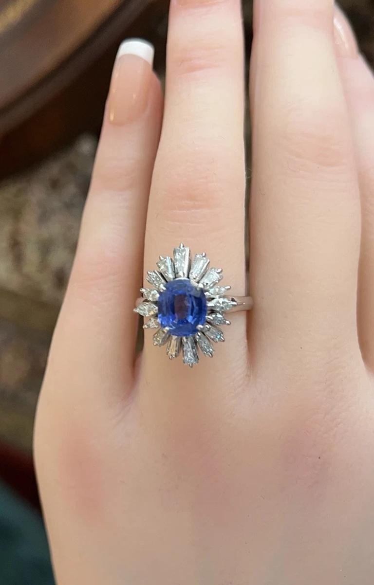 Oval Sapphire 2.12 carat and Diamond Ring in Platinum In Excellent Condition For Sale In La Jolla, CA