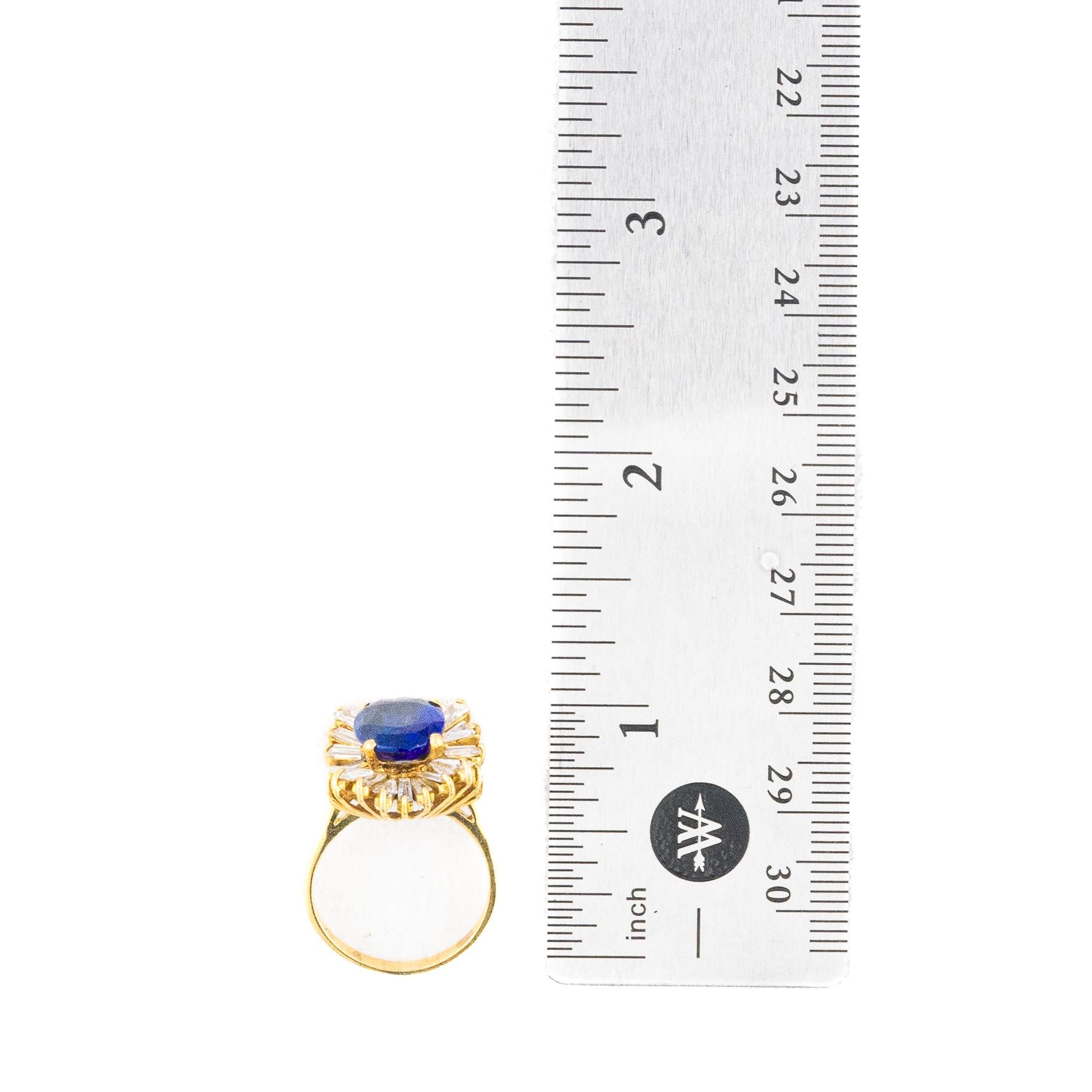 Taille ovale Bague saphir ovale et diamant baguette en vente