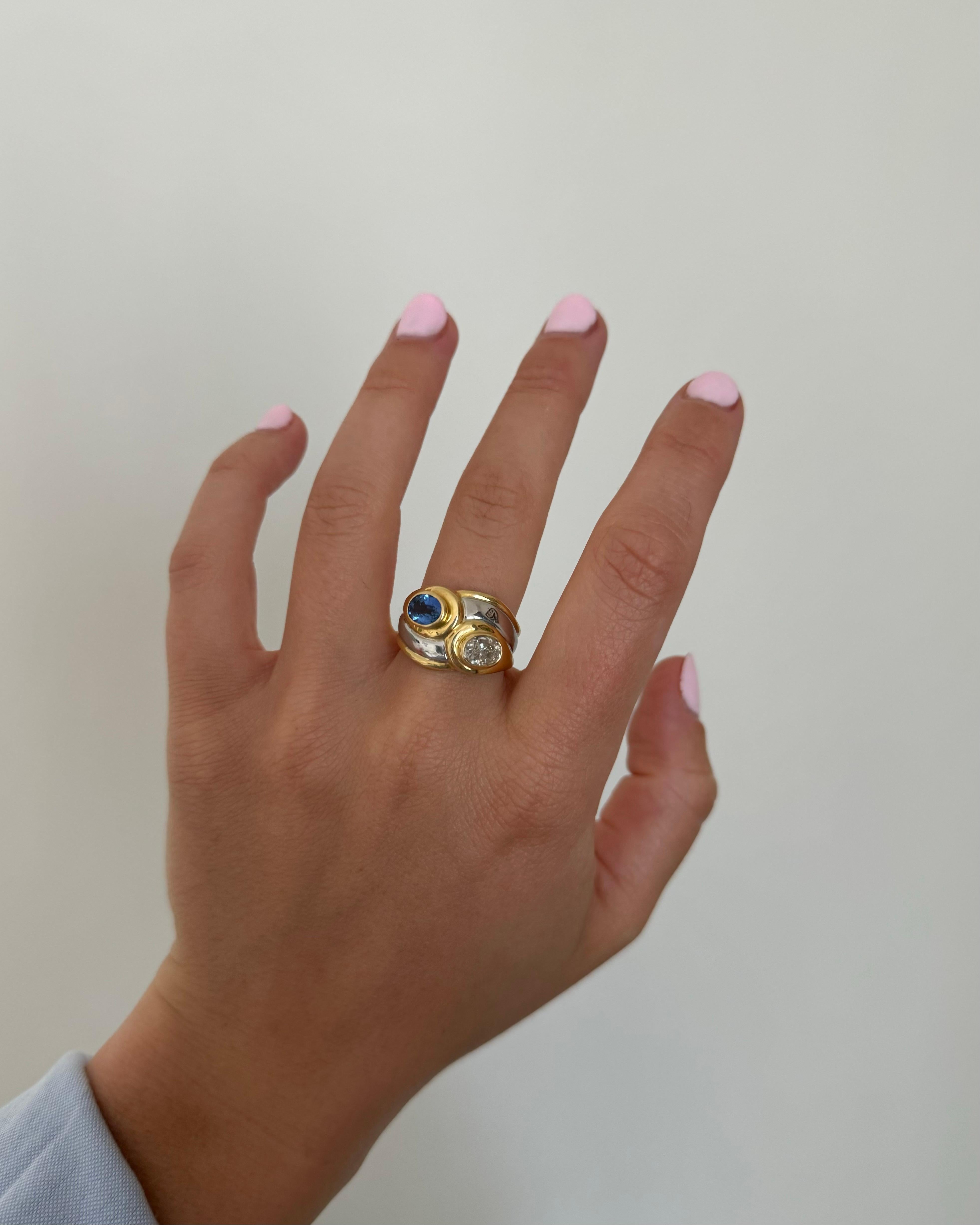 Anillo oval de zafiro y diamantes circa 1980 en venta 3