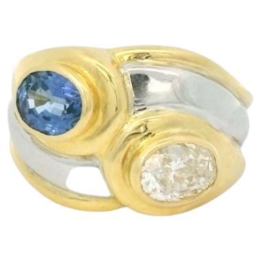 Anillo oval de zafiro y diamantes circa 1980 en venta