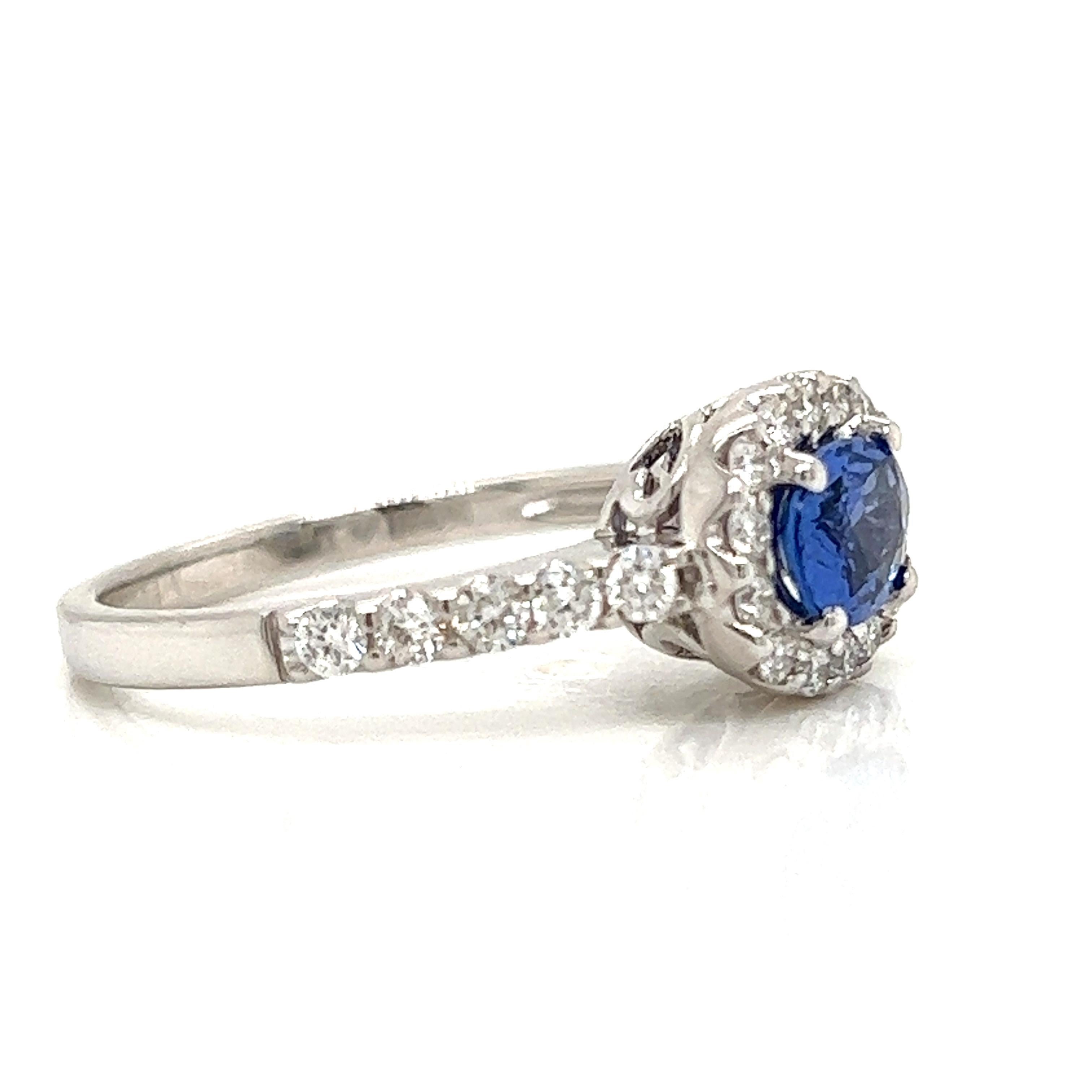 Elegant sapphire and diamond ring with a vivid 