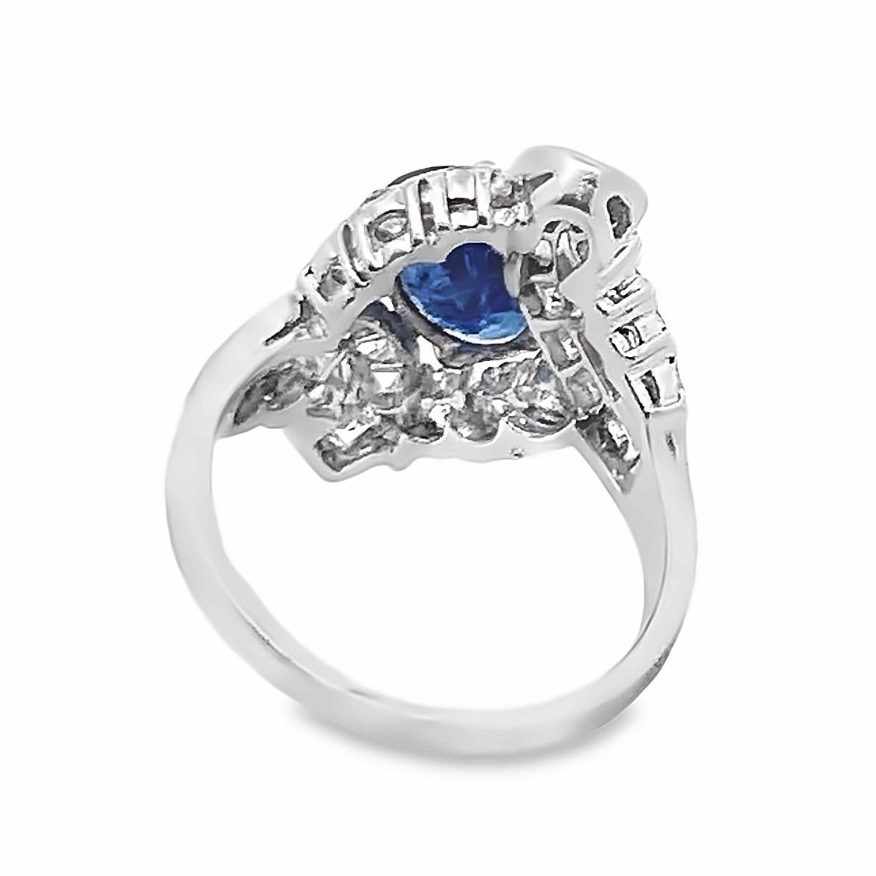 Oval Sapphire and Diamond Ring In Excellent Condition For Sale In New York, NY