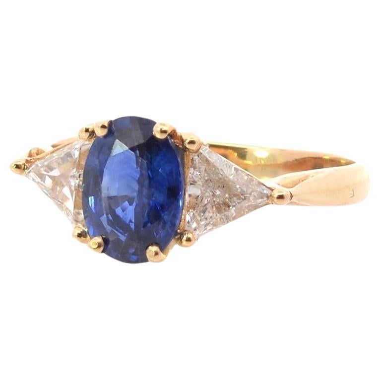 Oval sapphire and triangle diamonds ring For Sale