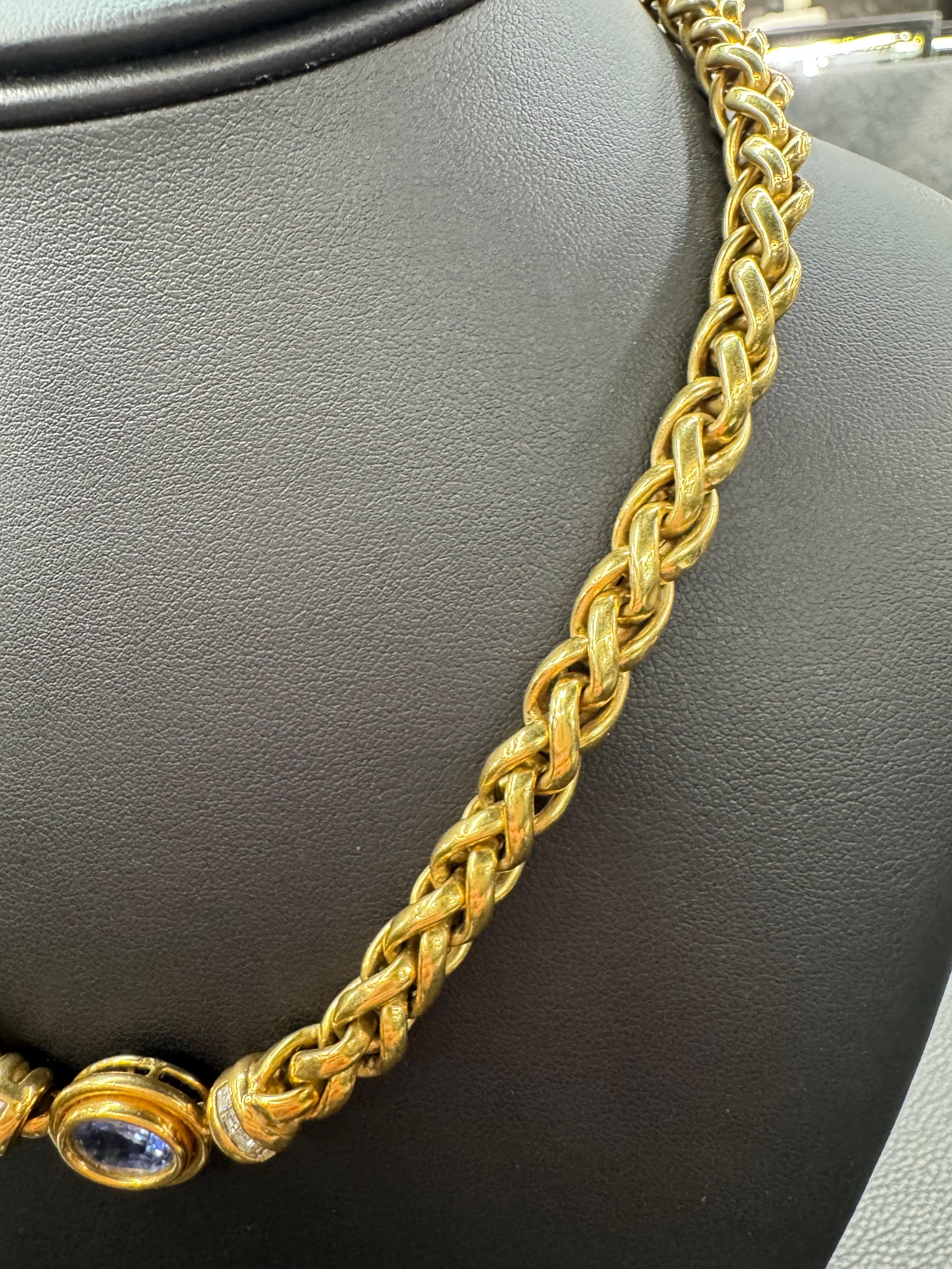 Collier à maillons cubains en or jaune 18 carats avec chaton en saphir ovale 52.4 grammes 18