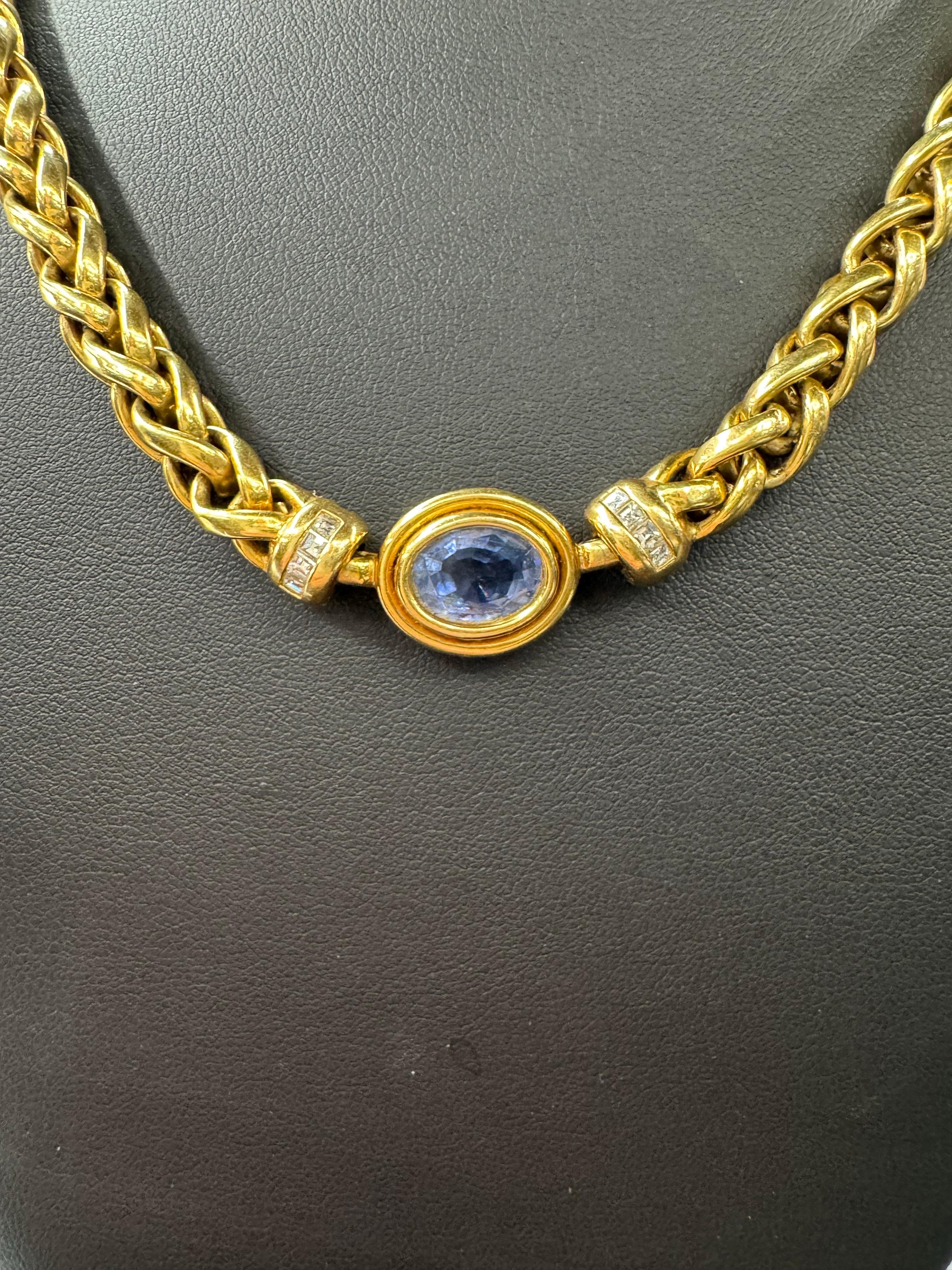 Collier à maillons cubains en or jaune 18 carats avec chaton en saphir ovale 52.4 grammes 18
