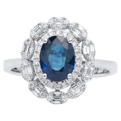 Anillo de compromiso de cóctel con halo de diamantes y zafiro ovalado en oro blanco de 18 quilates
