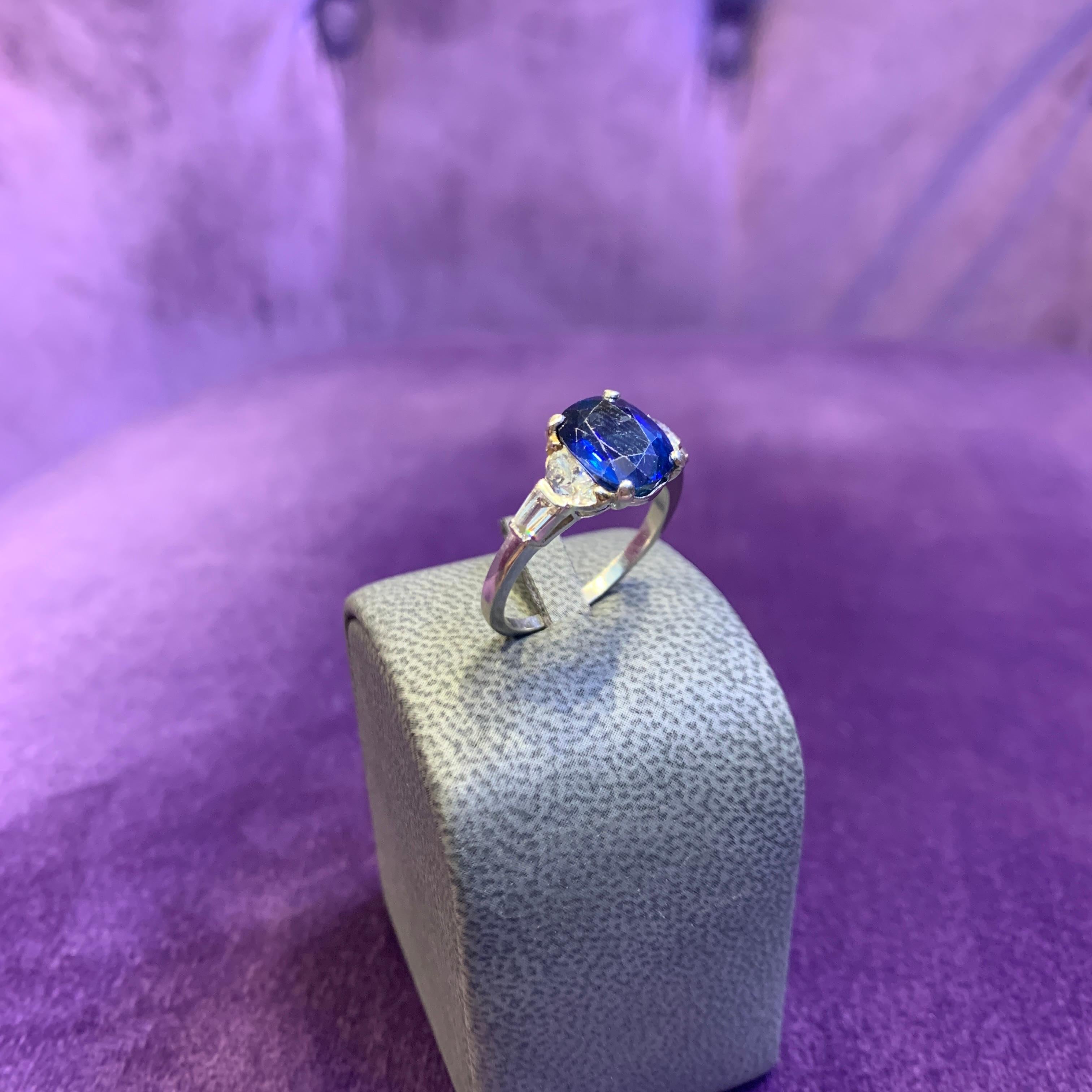 Women's Oval Sapphire & Diamond Ring For Sale