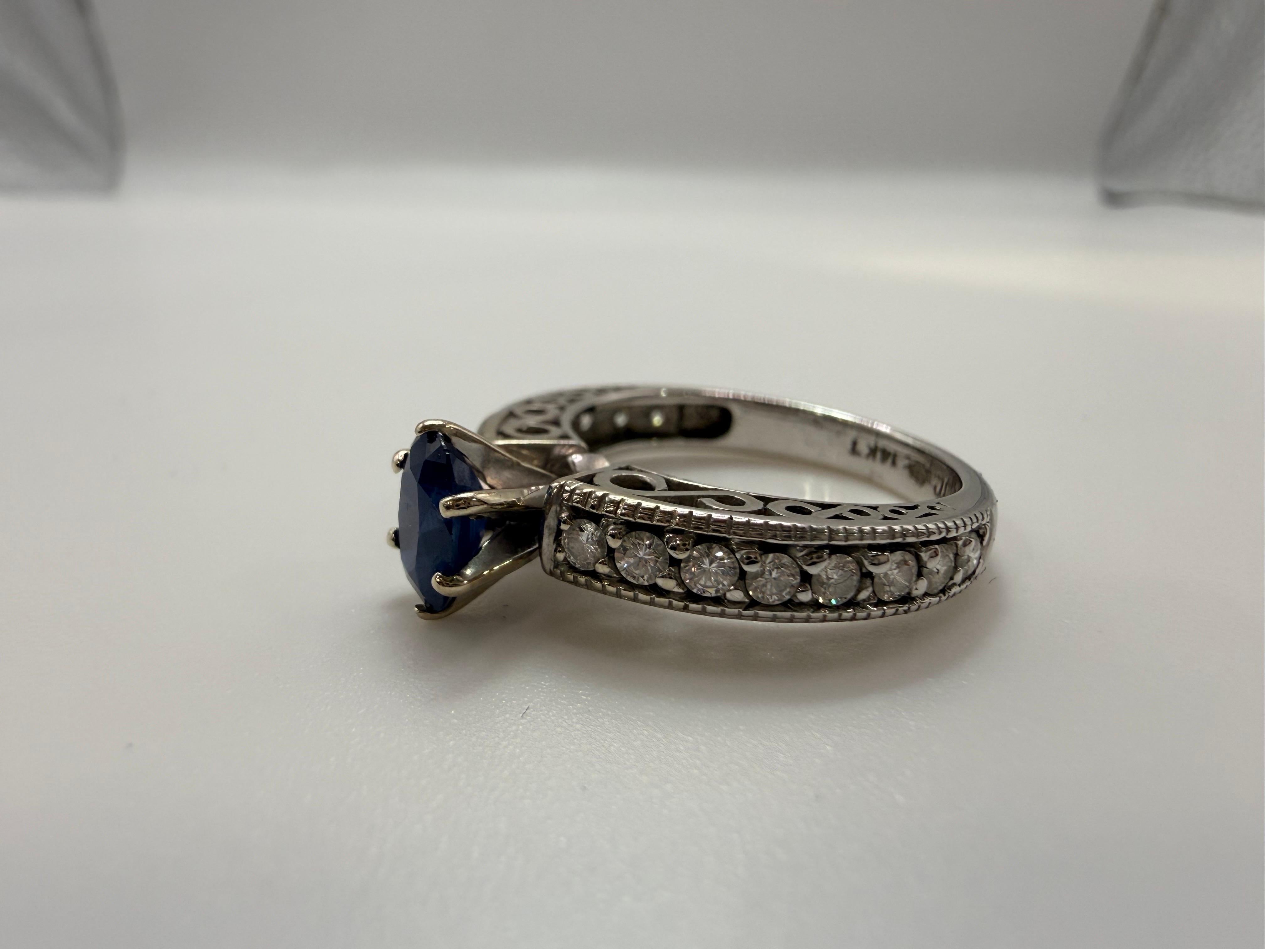 Anillo de compromiso zafiro ovalado oro 14KT en Nuevo estado para la venta en Boca Raton, FL