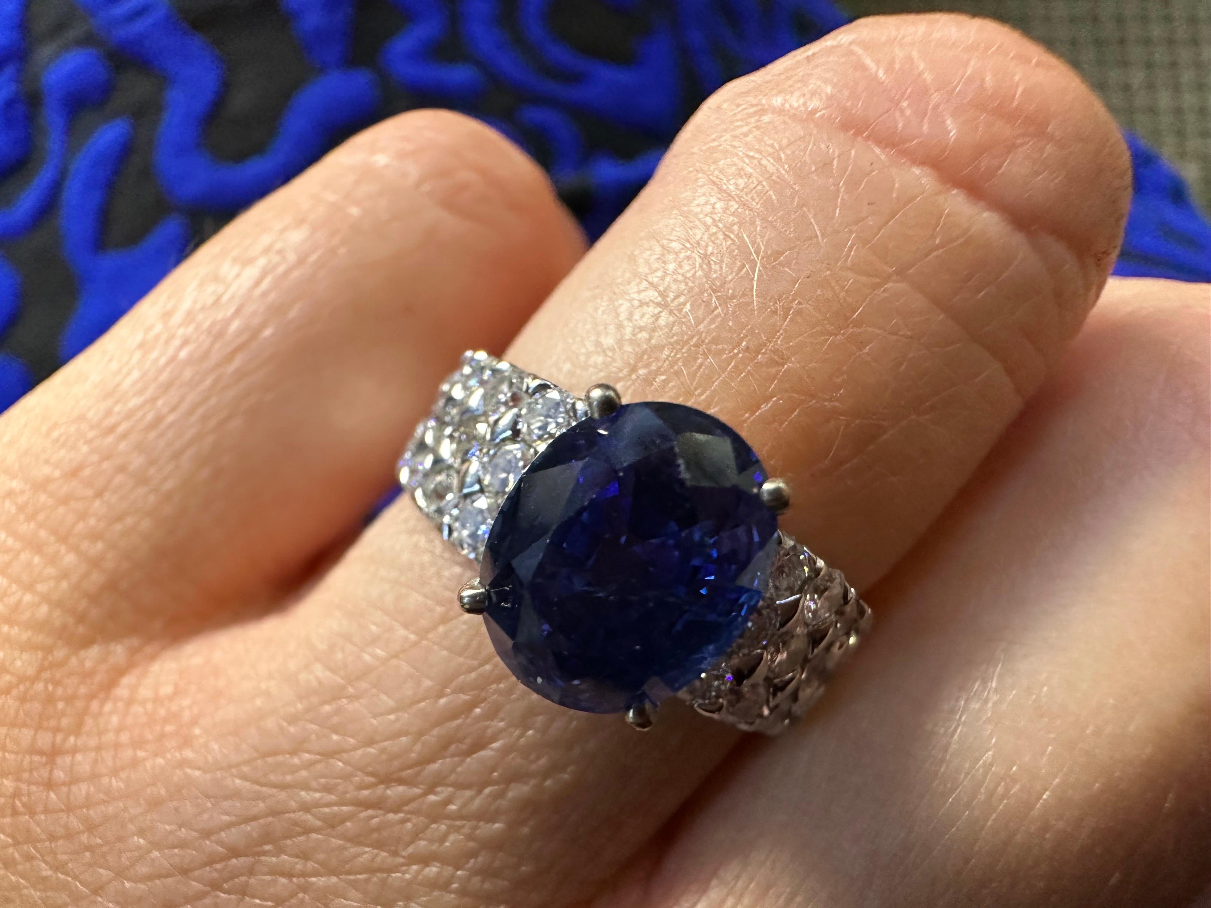 Oval sapphire diamond ring in 18KT white gold, ring is size 7. The sapphire is a rich deep blue color, sparkling and very bright!

Metal Type: 18KT
Natural Side Diamond(s):
Color: G
Cut:Round Brilliant
Carat: 0.70ct
Clarity: VS-SI

Natural Sapphire: