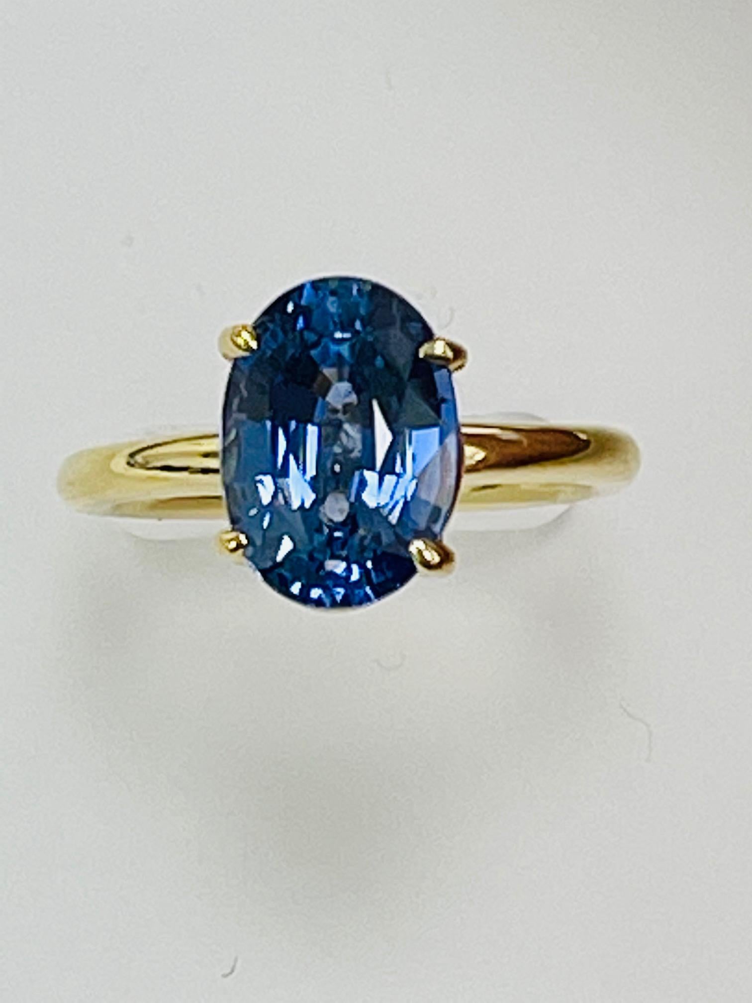 Oval Sapphire Solitaire Ring In New Condition For Sale In New York, NY