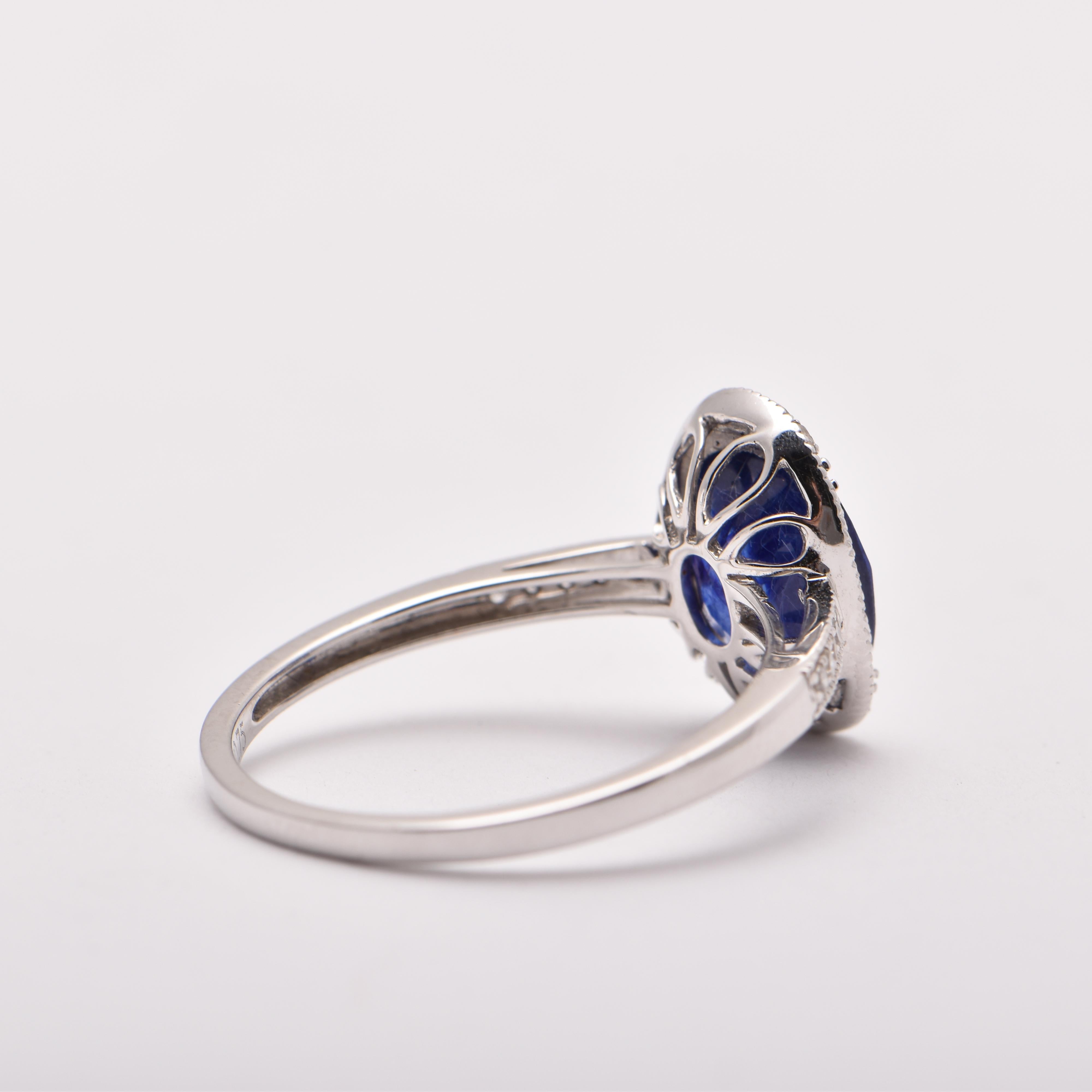 Oval Sapphire 'Treated' and Diamond Cocktail Ring in 18 Carat White Gold In New Condition For Sale In Sydney, AU