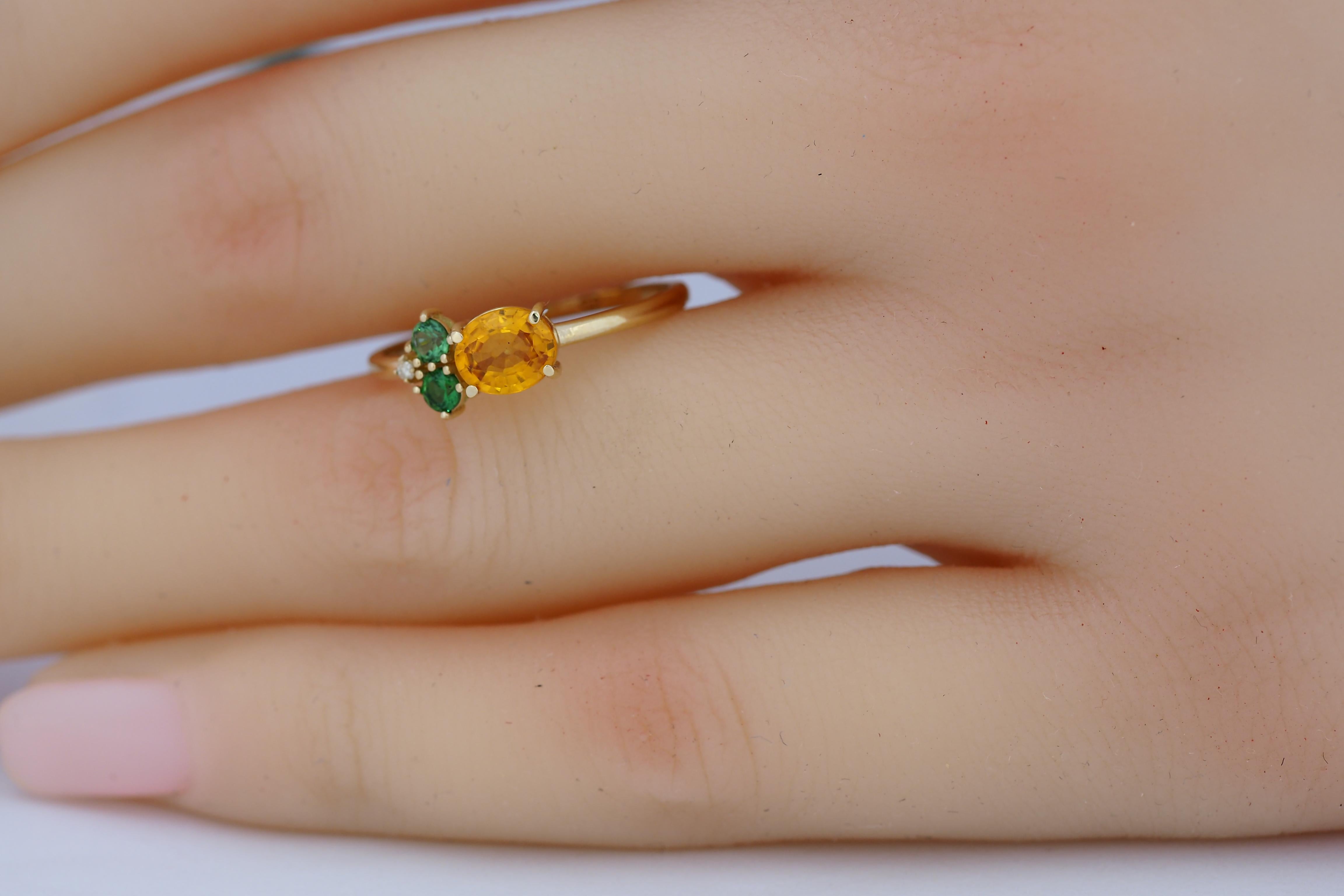 Oval sapphire, tsavorite and diamonds 14k gold ring. In New Condition For Sale In Istanbul, TR