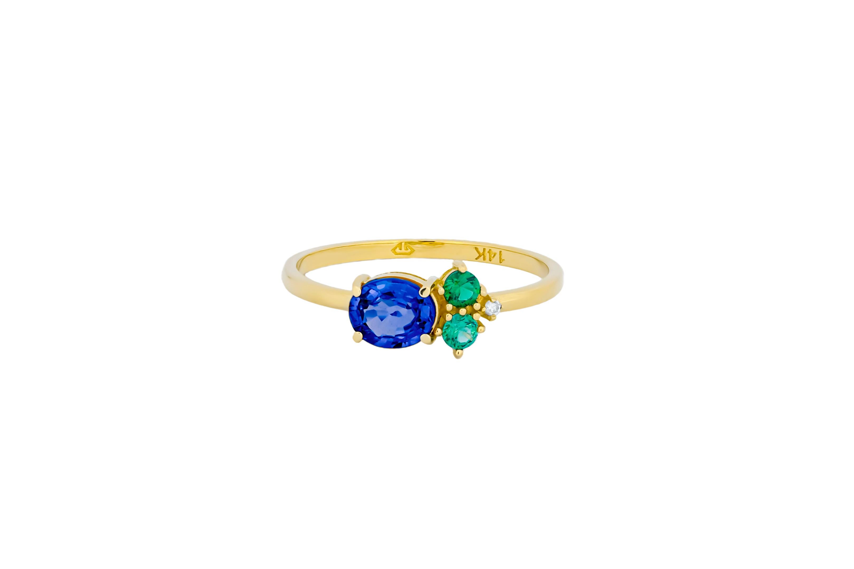 Women's Oval sapphire, tsavorite and diamonds 14k gold ring. For Sale