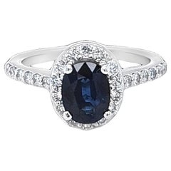 Anello con zaffiro ovale e diamante a raggiera