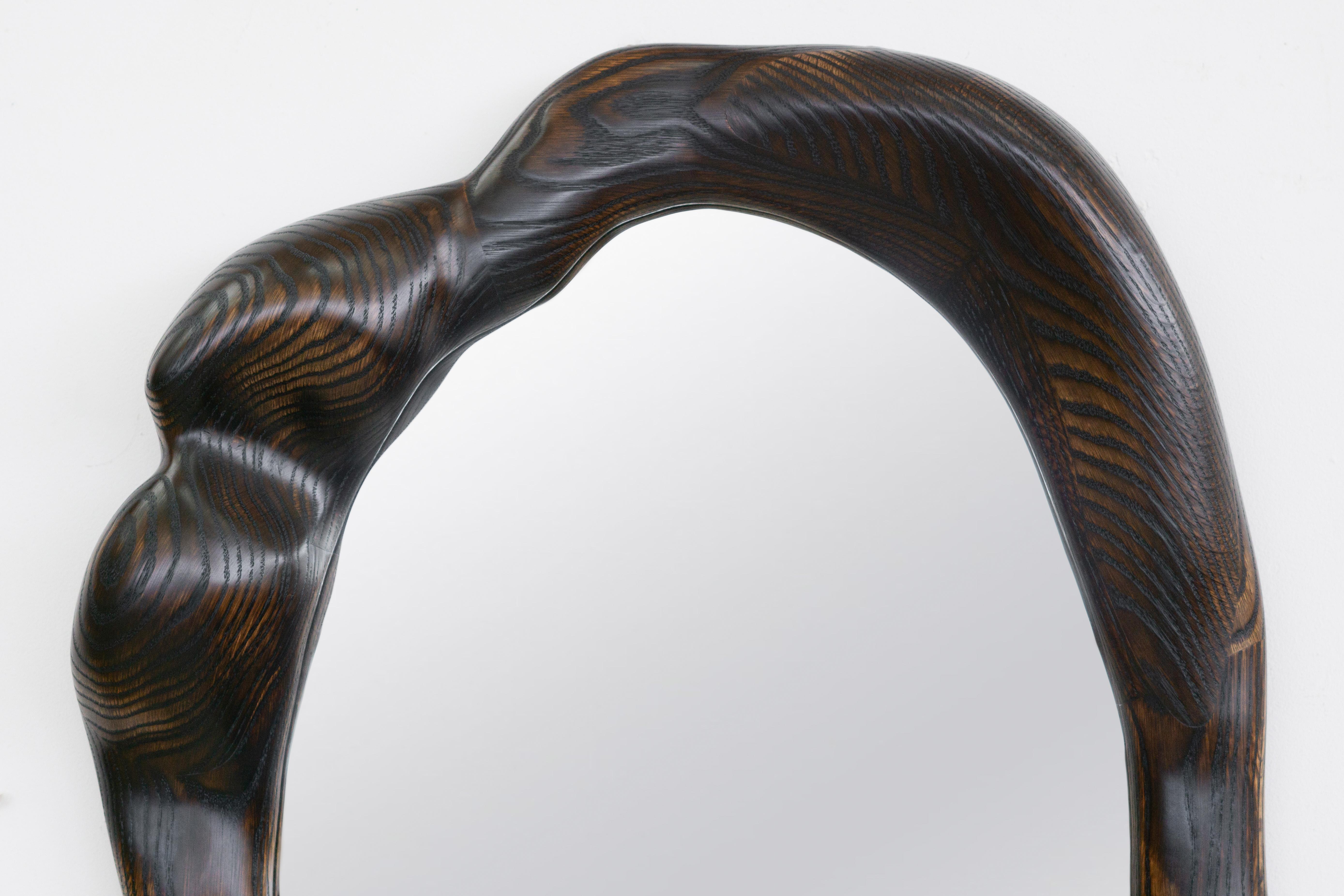 Tedesco Specchio scultoreo ovale in Oak Oak - Specchio ondulato in vendita