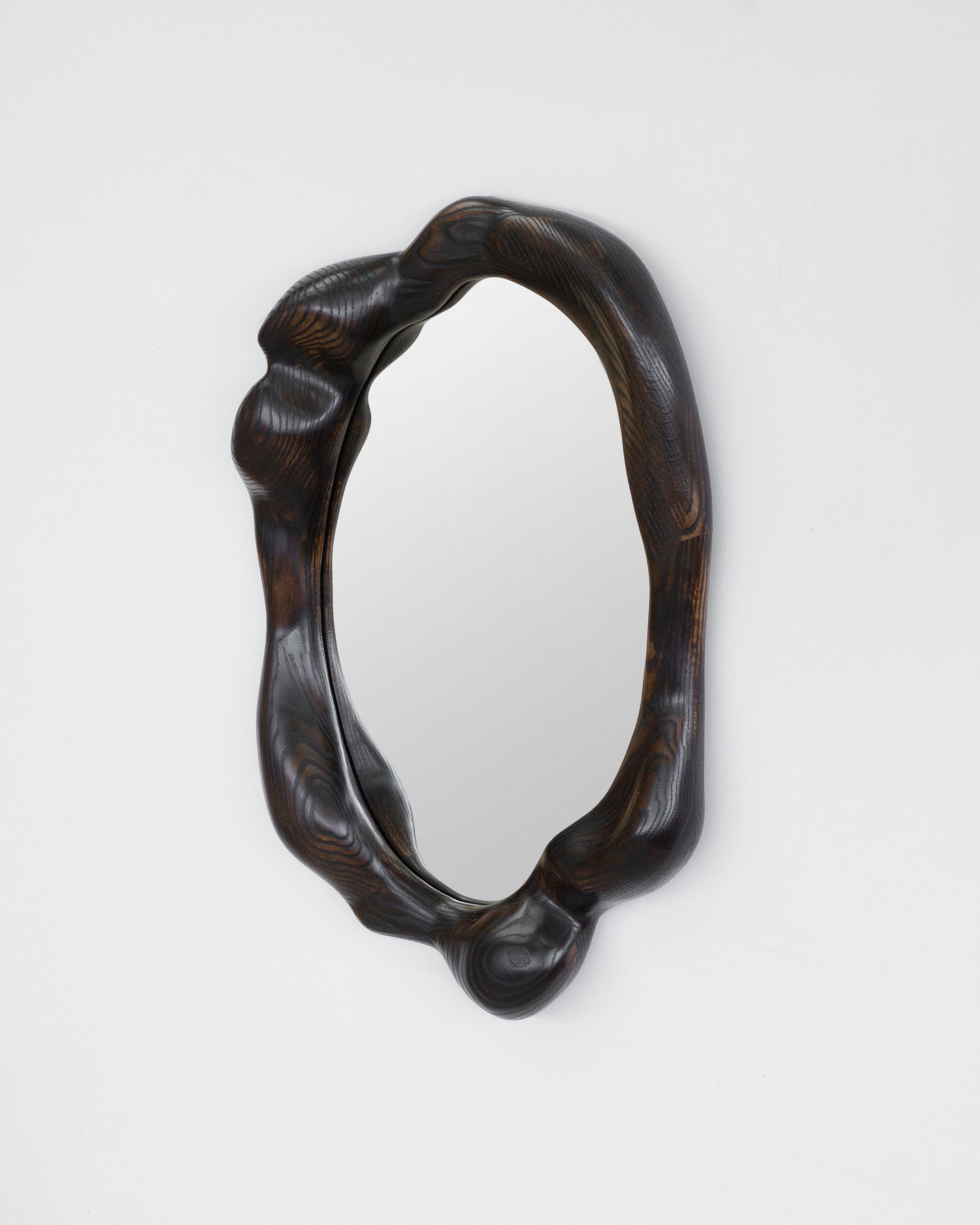 Specchio scultoreo ovale in Oak Oak - Specchio ondulato in vendita 2