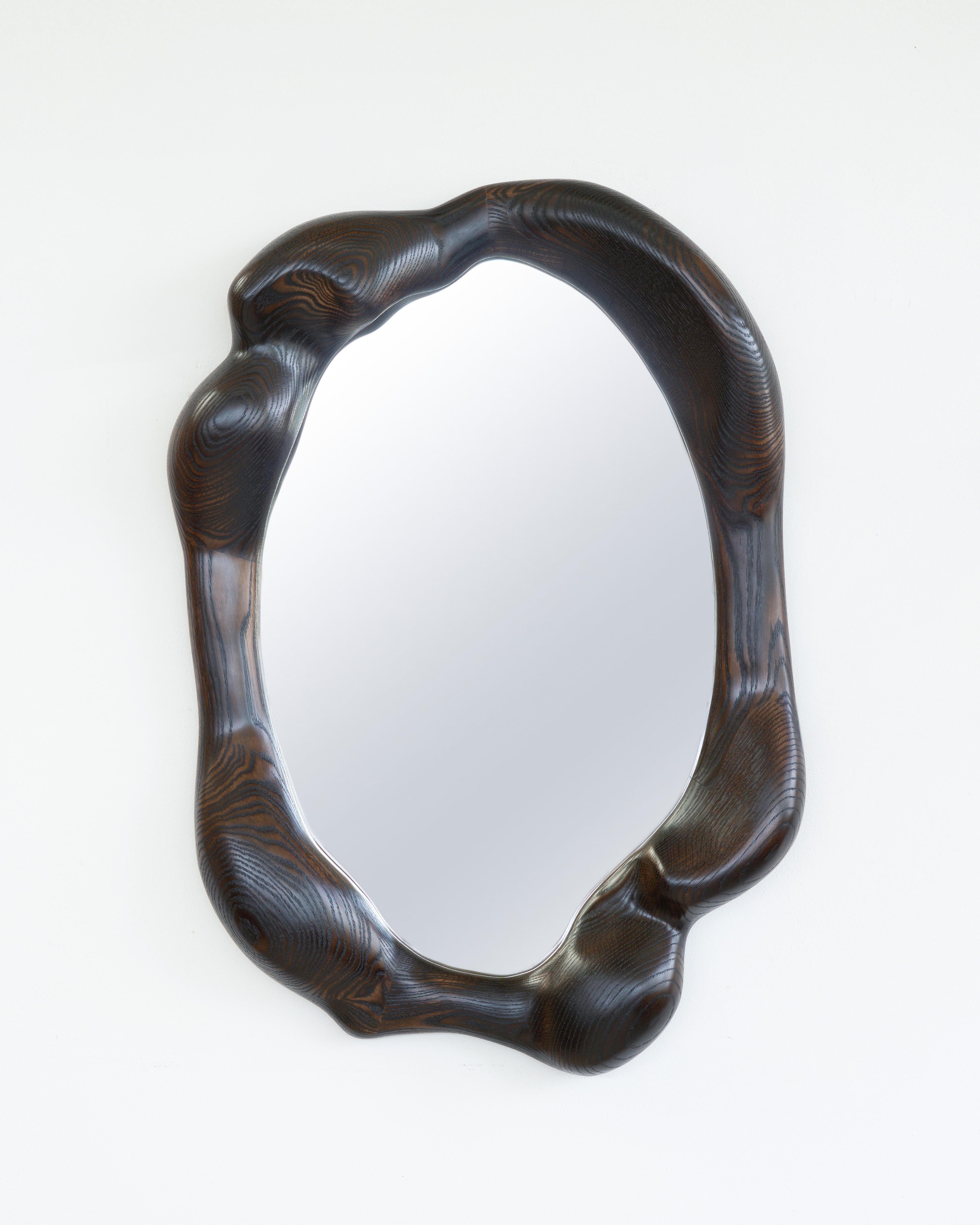 Specchio scultoreo ovale in Oak Oak - Specchio ondulato in vendita