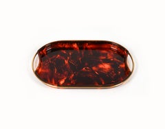 Bandeja ovalada de lucita efecto carey y latón by Guzzini, Italia Años 70