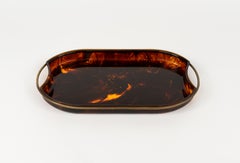 Bandeja ovalada de lucita efecto carey y latón by Guzzini, Italia Años 70