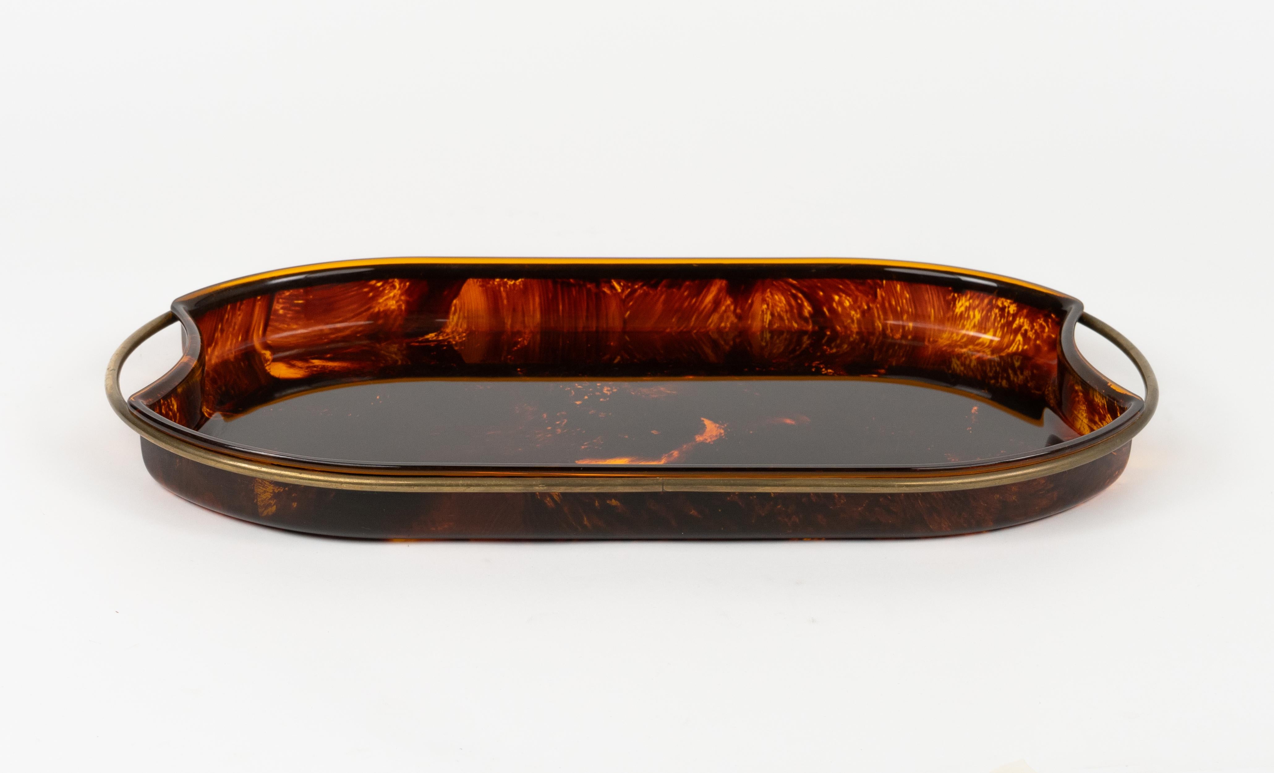 Mid-Century Modern Oval Serving Tray in Effect Tortoiseshell Lucite & Brass by Guzzini, Italy 1970s For Sale