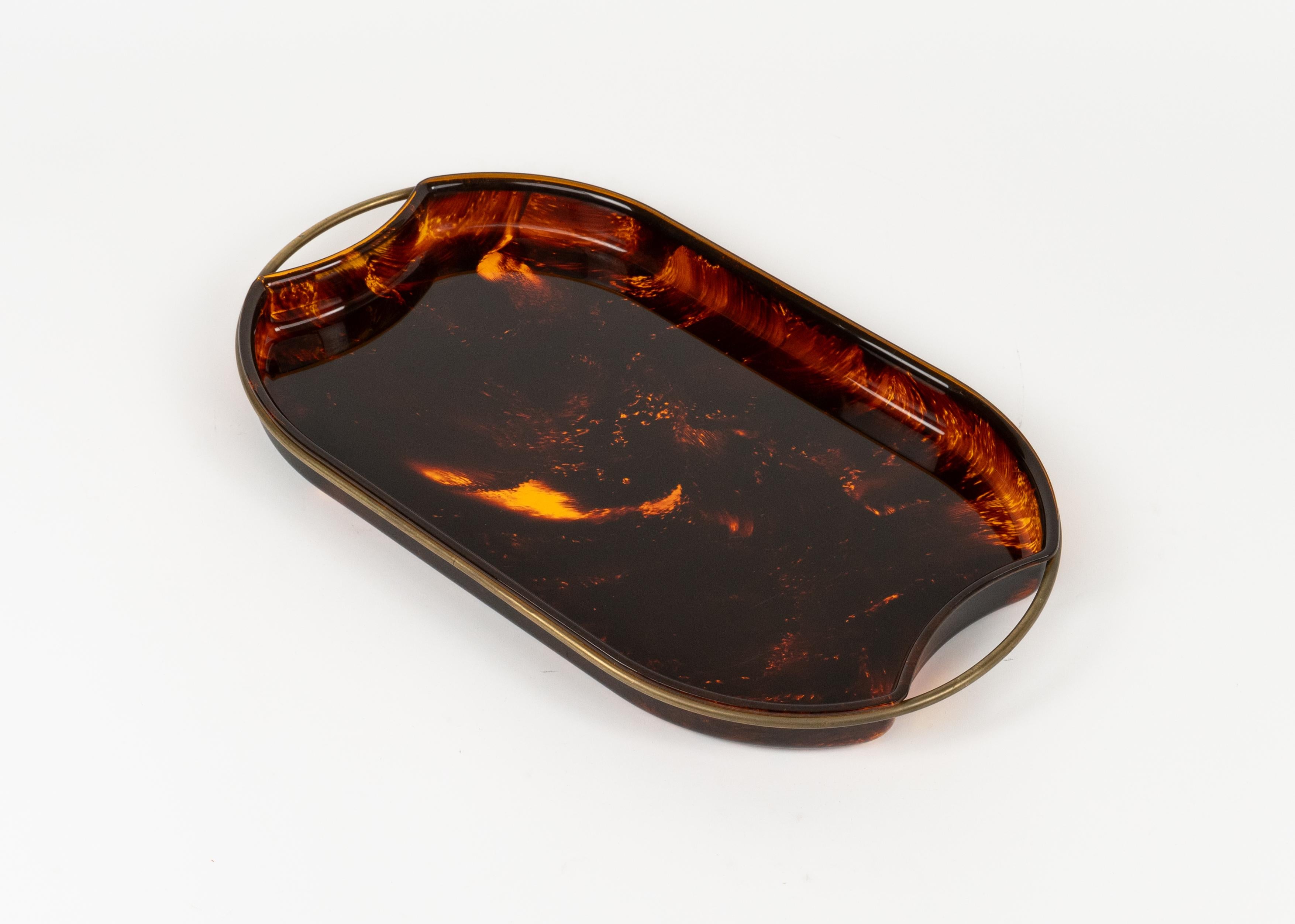 Italian Oval Serving Tray in Effect Tortoiseshell Lucite & Brass by Guzzini, Italy 1970s For Sale