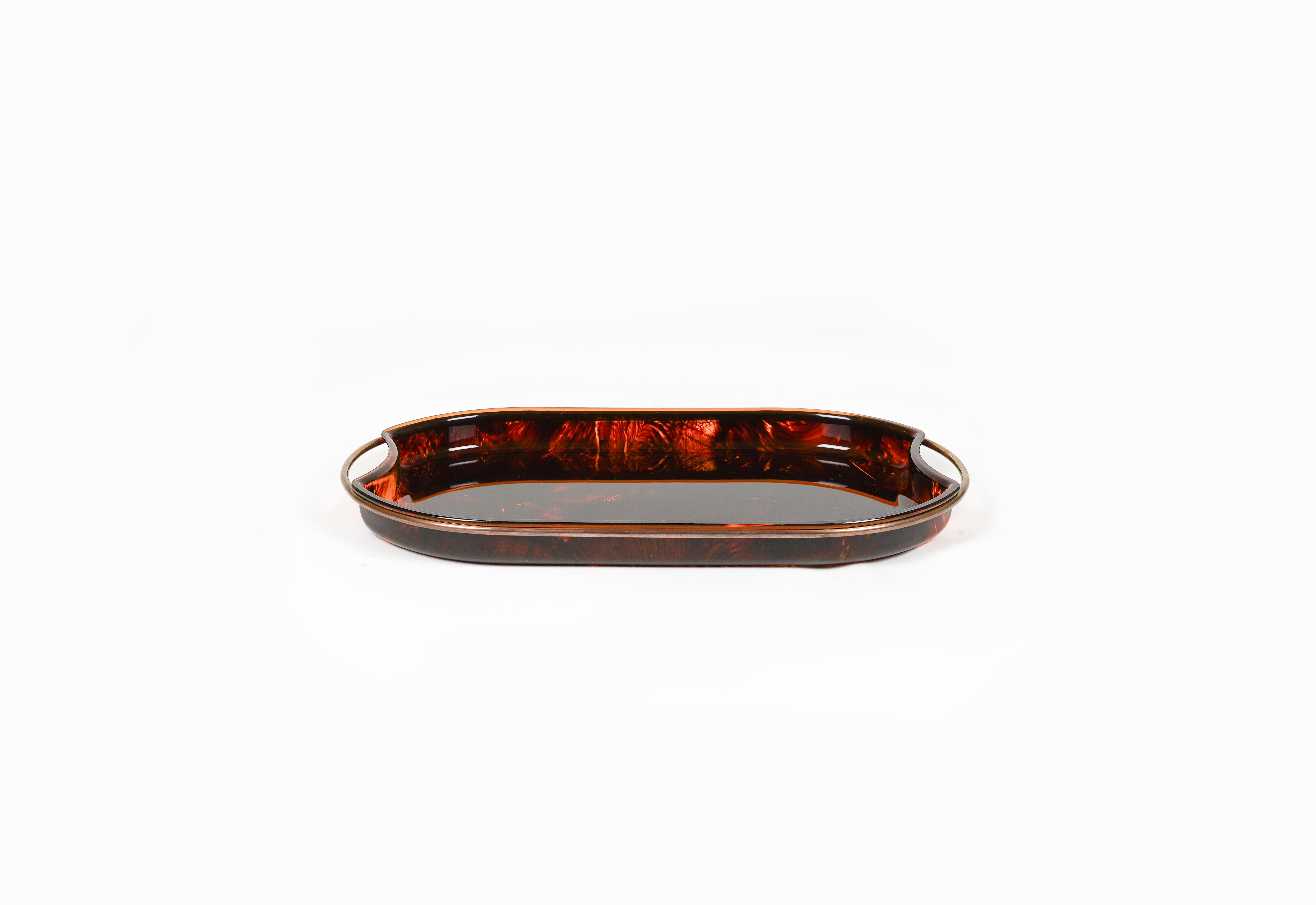 Oval Serving Tray in Effect Tortoiseshell Lucite & Brass by Guzzini, Italy 1970s In Good Condition For Sale In Rome, IT
