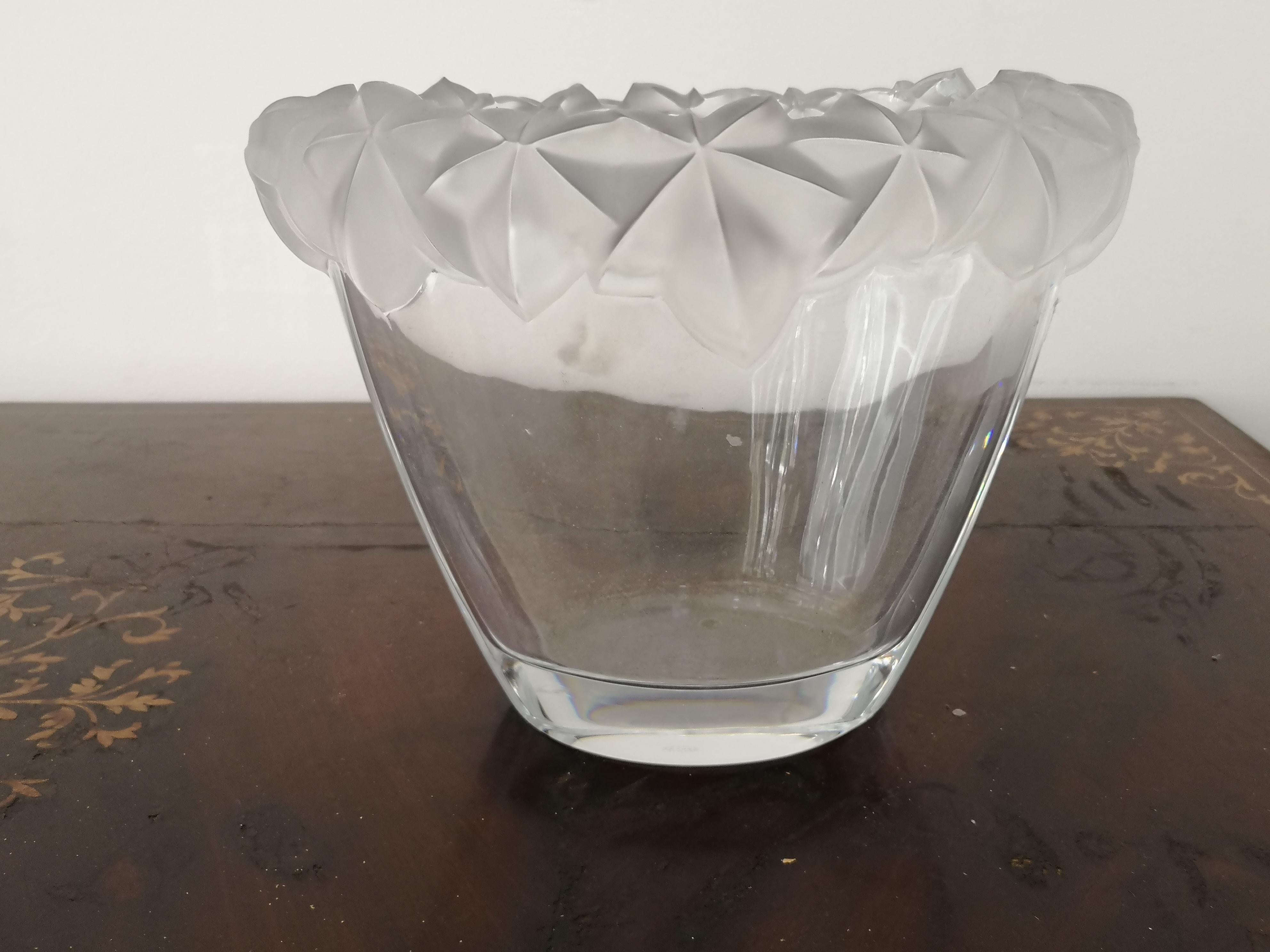 Jarrón ovalado de cristal de Sevres de los años 80 Cristal en venta