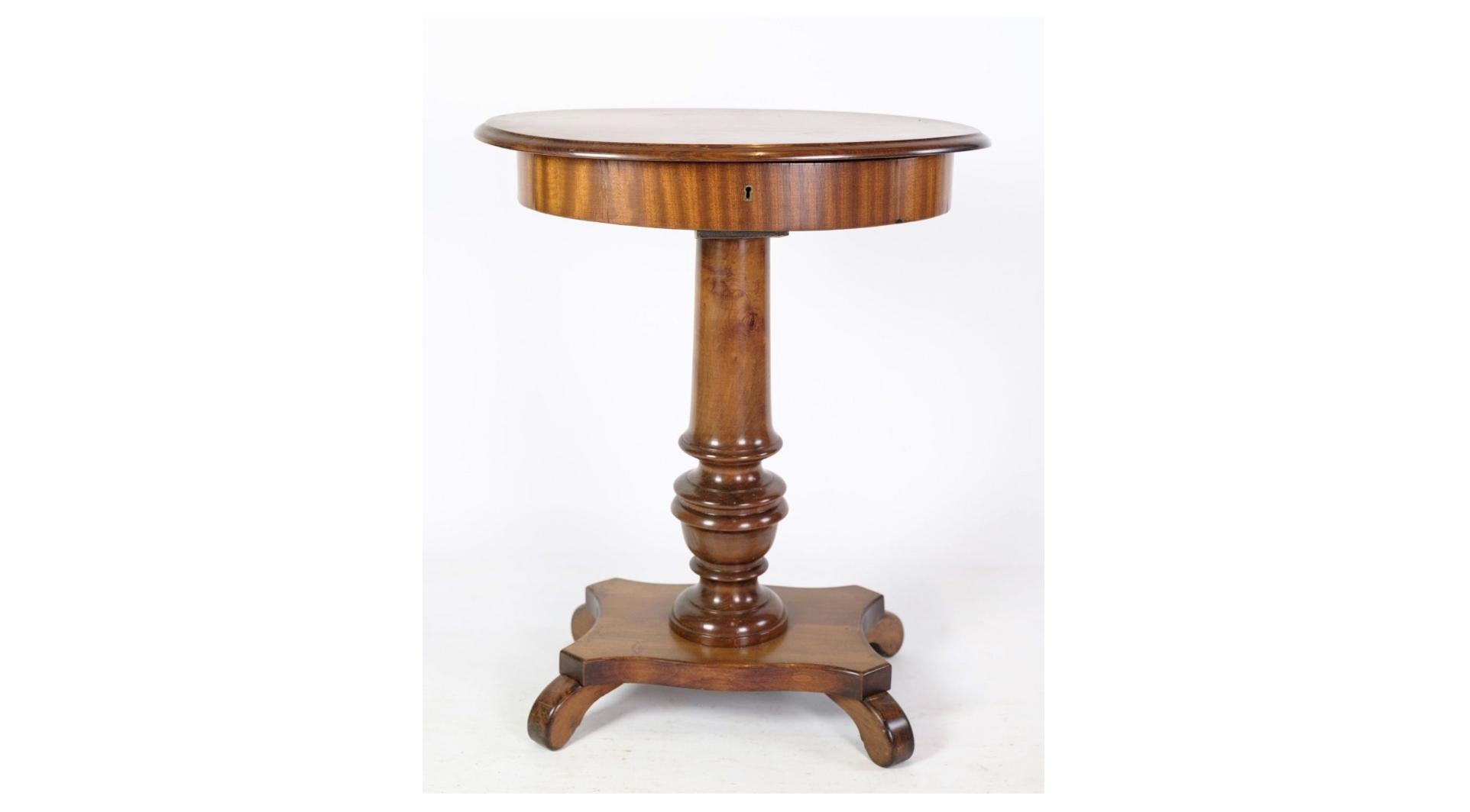 Oval Sewing Table / Lamp Table on Pillar Made In Mahogany From 1890s For Sale 1
