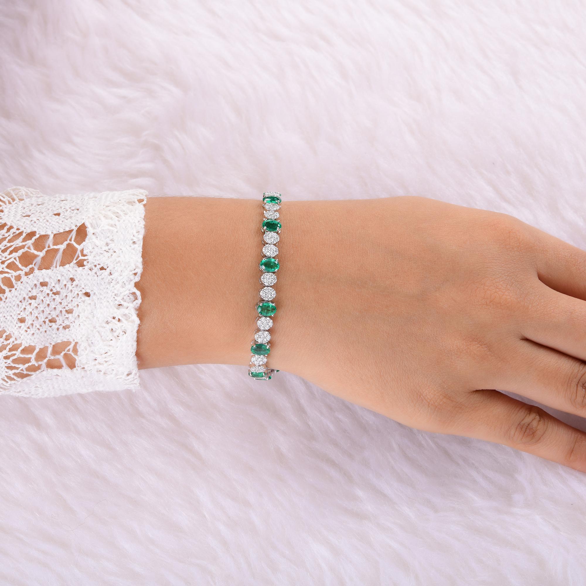 Forma Ovalada 8.18TCW Esmeralda Zambiana Diamante Pulsera Tenis Para Mujer Oro 14k.
Las esmeraldas son símbolos de amor, renacimiento y prosperidad. Procedentes de minas de confianza, cada esmeralda se selecciona a mano por su color verde intenso,
