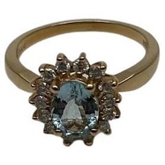 Ovale Form Blauer Aquamarin Blumenblume 14K Gelbgold Diamant Halo Ring