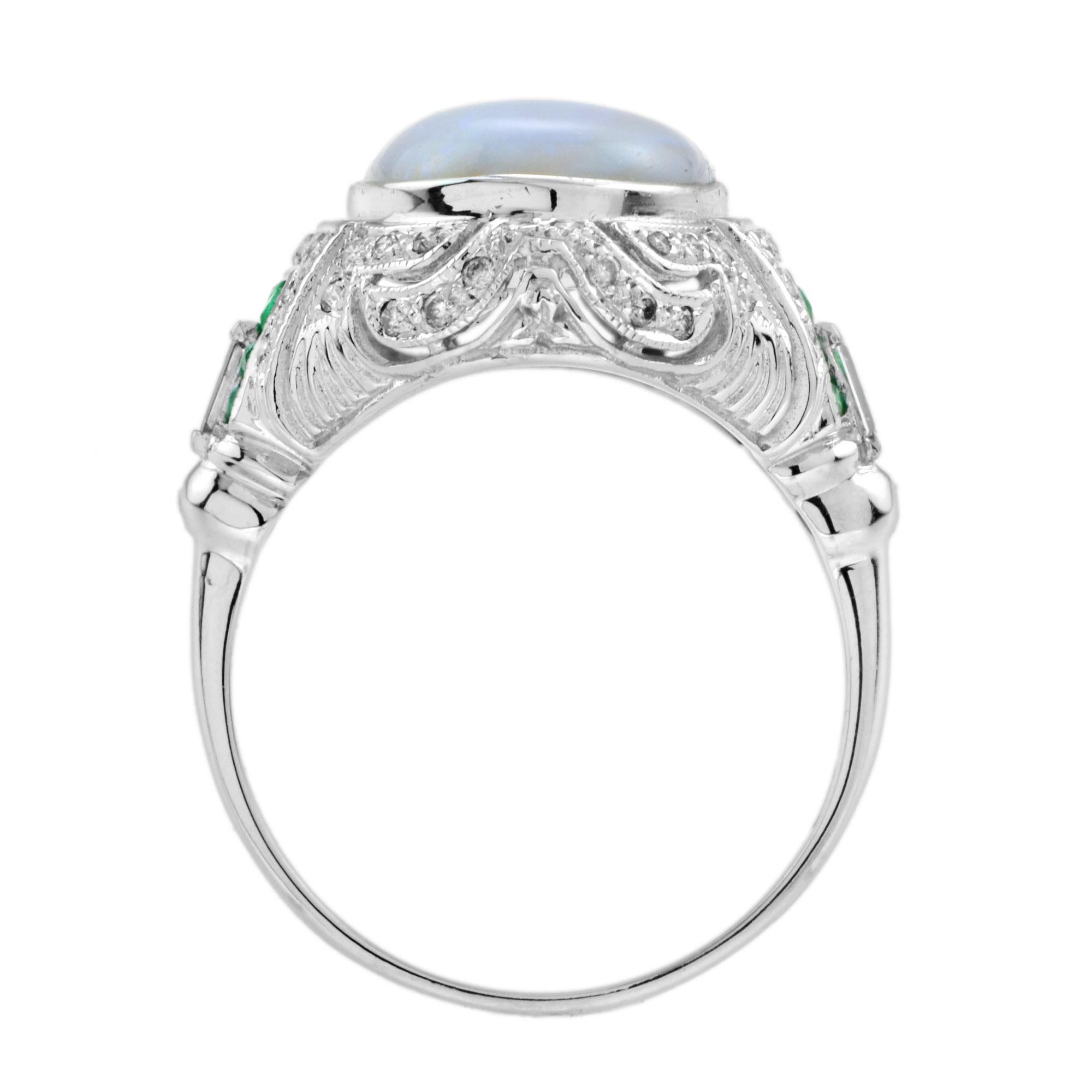 Cabochon Anello in oro bianco a forma di ovale con opale blu e diamante smeraldo, stile antico, da cocktail in vendita