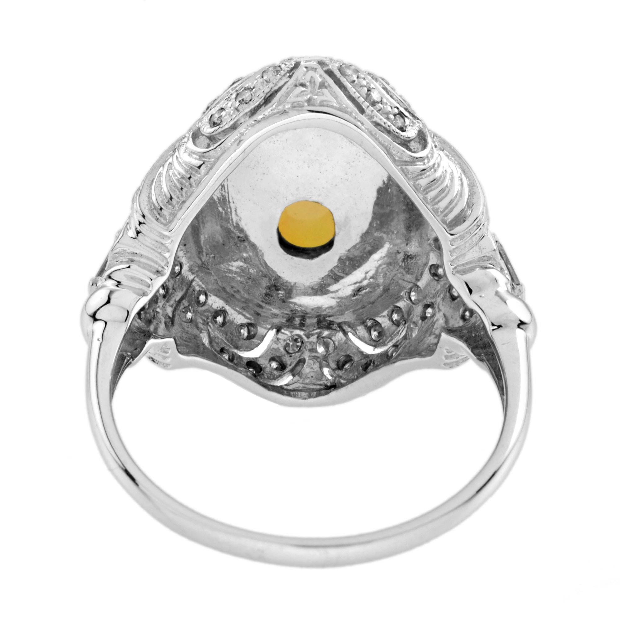 Anello in oro bianco a forma di ovale con opale blu e diamante smeraldo, stile antico, da cocktail In condizioni Nuovo in vendita a Oakton, VA