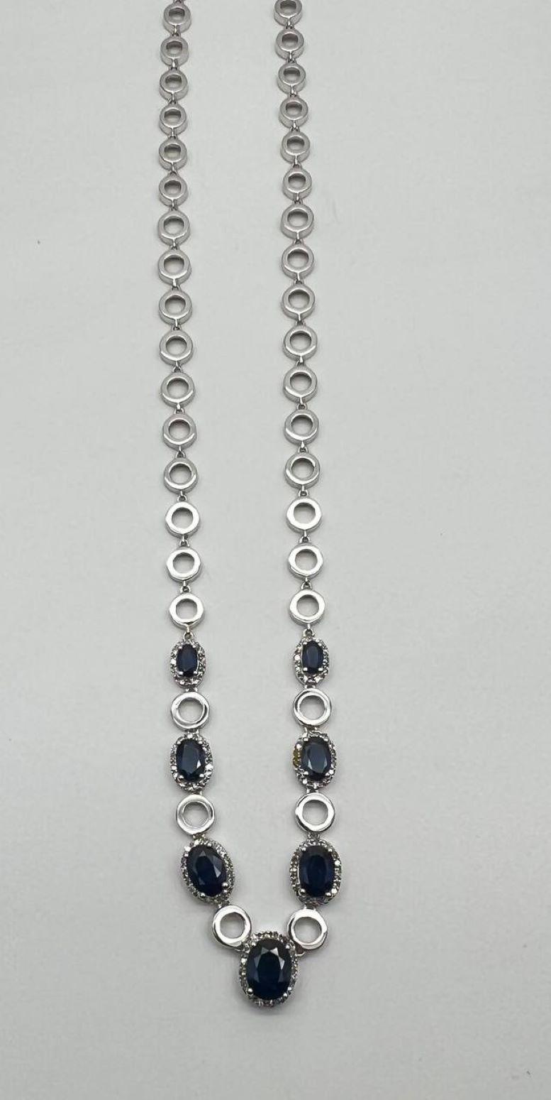 Collana con zaffiro blu di forma ovale in oro bianco 14K con diamanti incastonati a raggiera in vendita 4