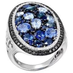 Ovaler ovaler blauer Saphir Schwarzer Diamant 18K Gold Ring für sie in Form eines Saphirs
