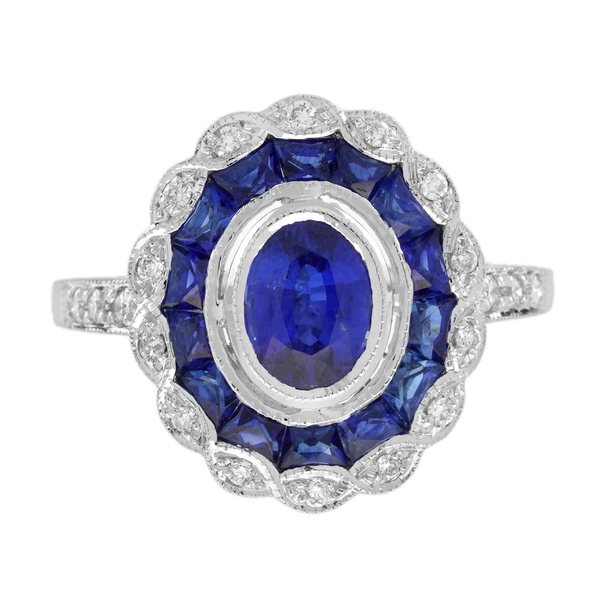 In der Mitte ein oval geschliffener blauer Saphir von etwa 1,02 Karat, akzentuiert durch Saphire im französischen Schliff, ergänzt durch Diamanten im Rundschliff. Dieser von der Art déco inspirierte Ring eignet sich perfekt als Verlobungsring oder