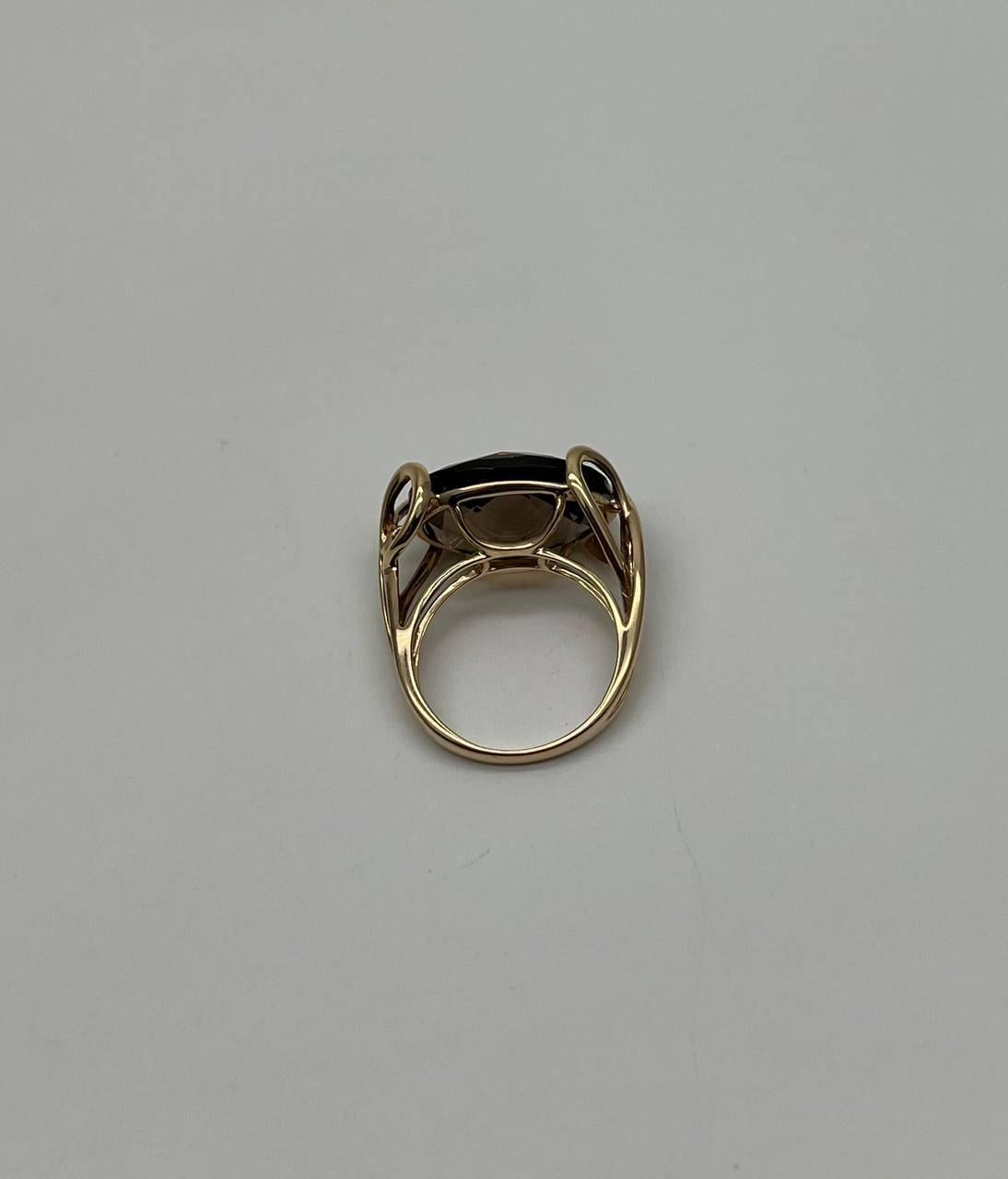 Oval Shape Brown Smoky Quartz 14K Yellow Gold Statement Cocktail Ring In New Condition For Sale In Oakton, VA