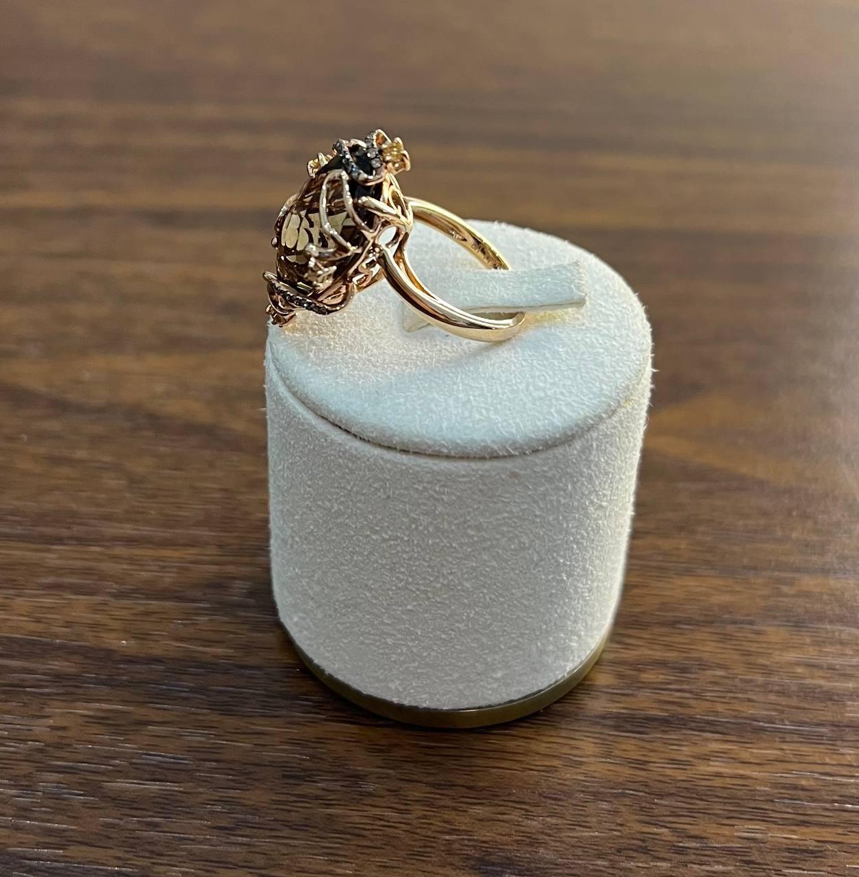 Bague ovale en or jaune 14 carats Brown Smoky Quartz Diamonds Halo Scroll Motifs en vente 2